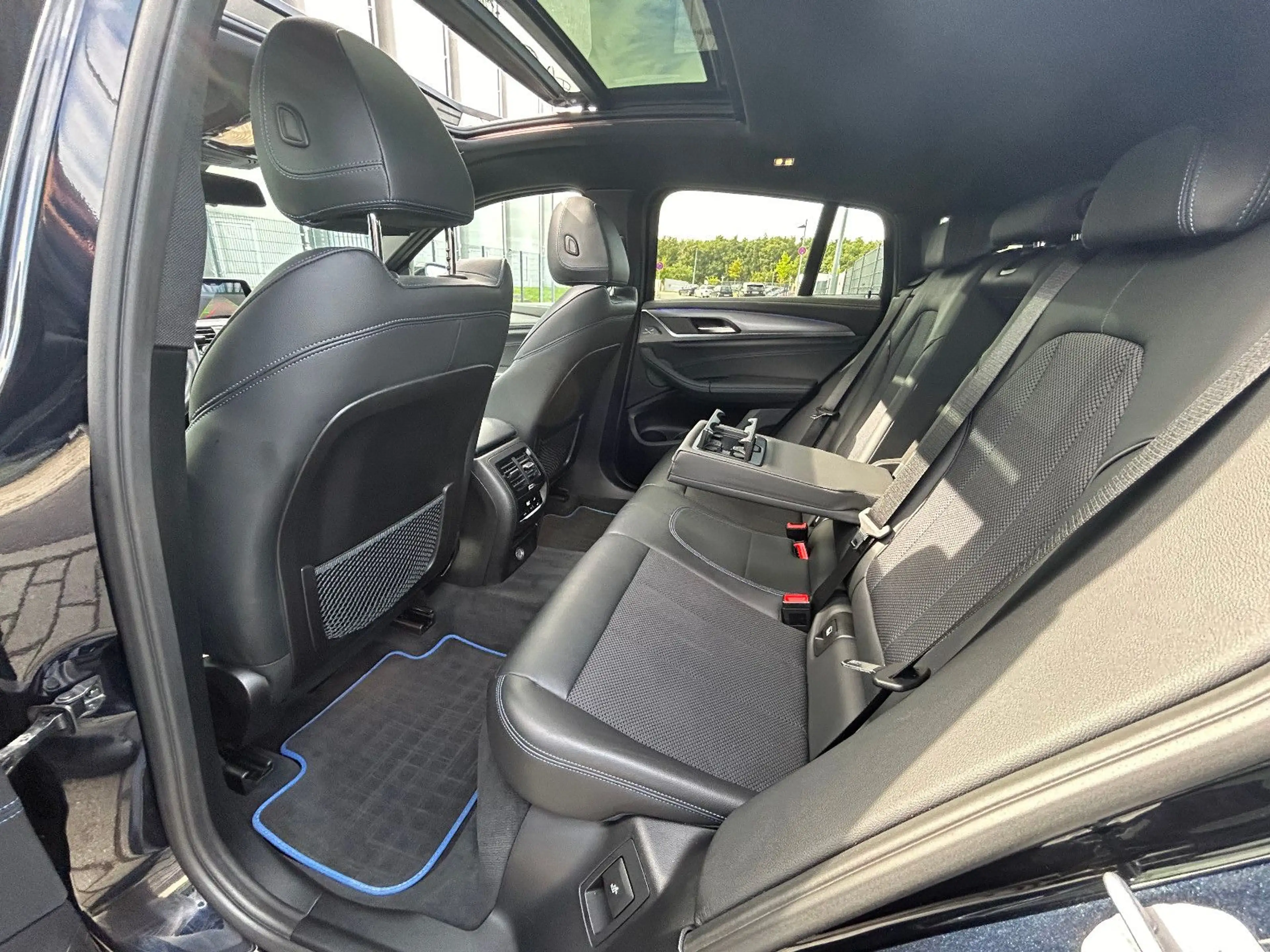 BMW X4 M40 d Pano Black Display Key Gestiks. AHK 21" — photo 8