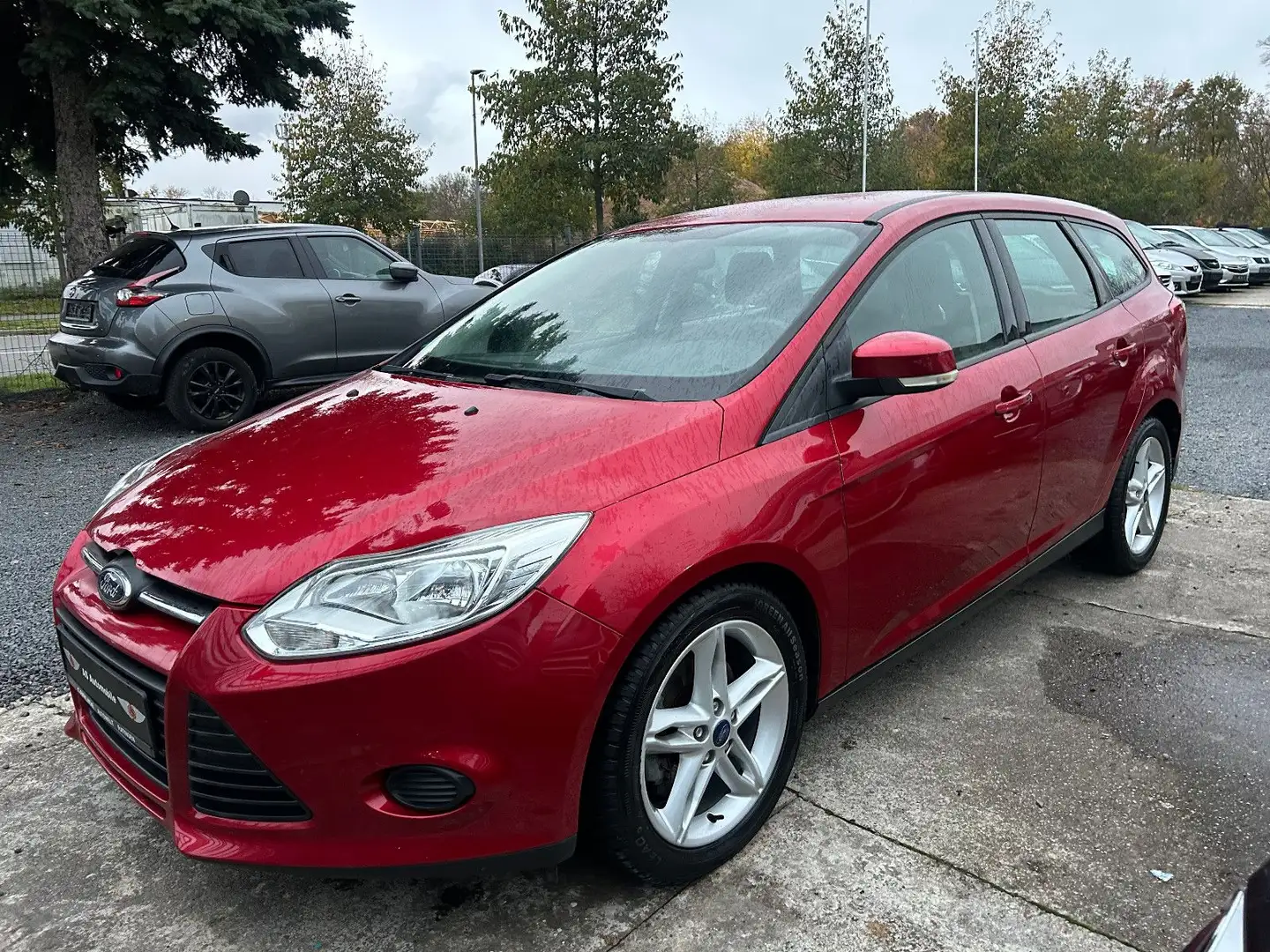 Ford Focus Turnier 2.0 TDCi Trend Automatik,Klima,PDC Rot - 1