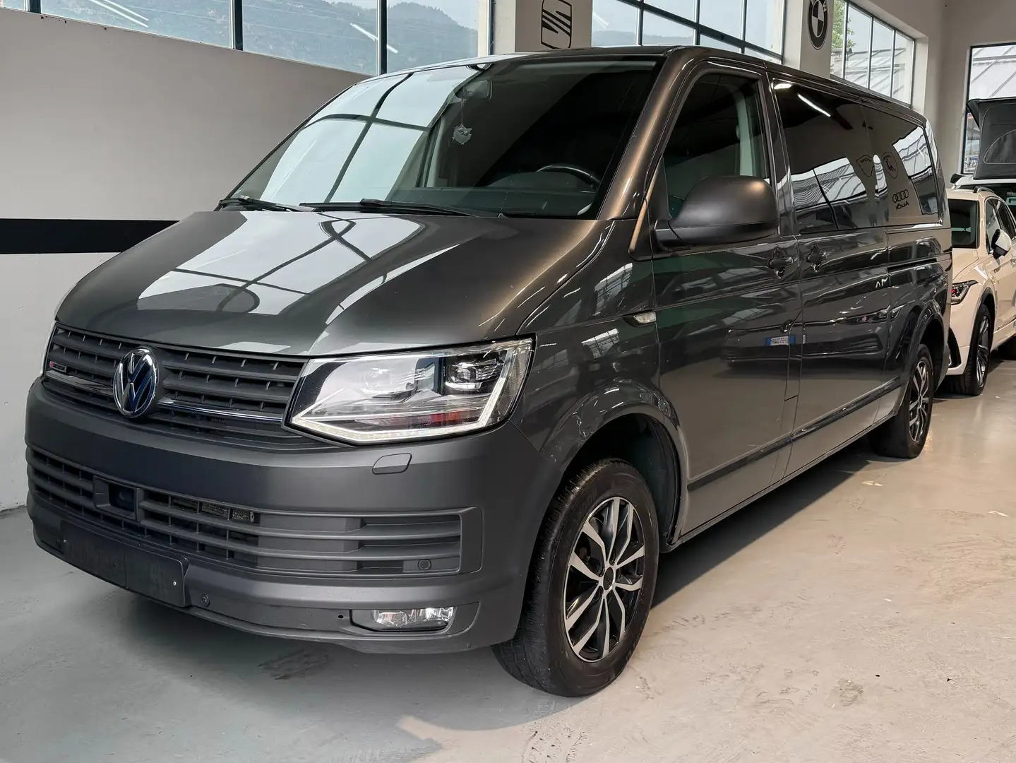 Volkswagen T6 Transporter Kombi Grigio - 1