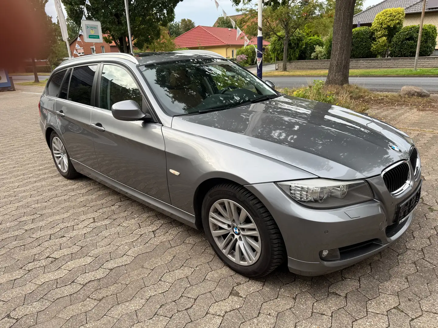 BMW 320 3er Touring 320i Touring.Leder. Panorama Silber - 1