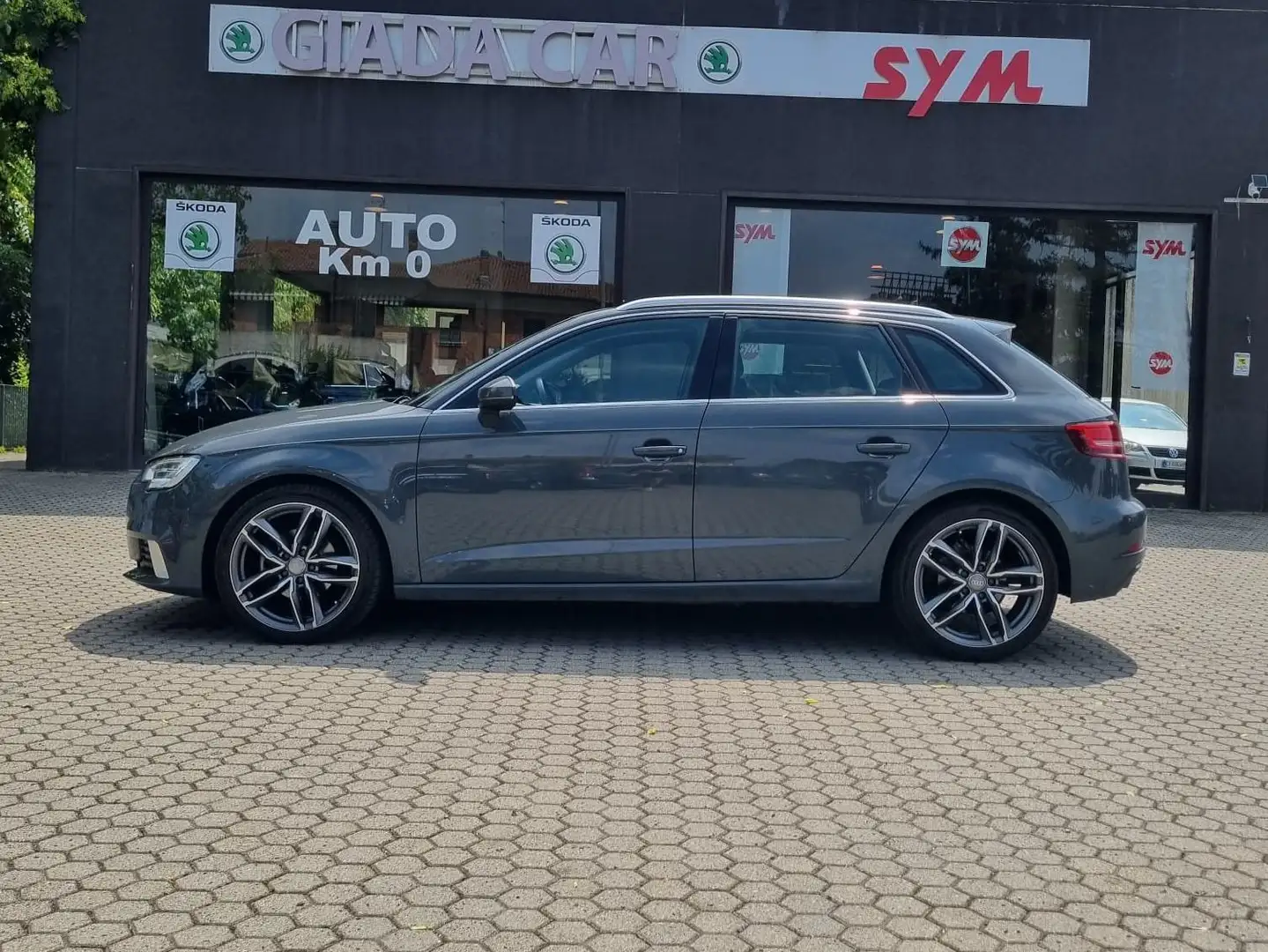 Audi A3 A3 2016 Sportback 1.6 tdi Sport 110cv s-tronic Grigio - 2