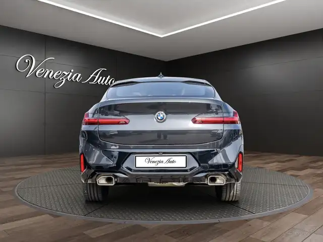 BMW X4 view 5
