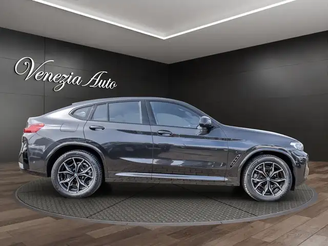 BMW X4 view 11