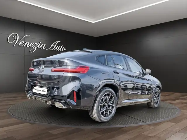 BMW X4 view 4