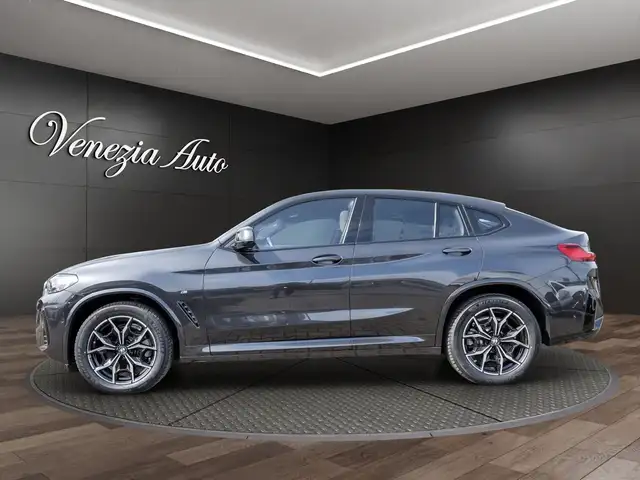 BMW X4 view 3