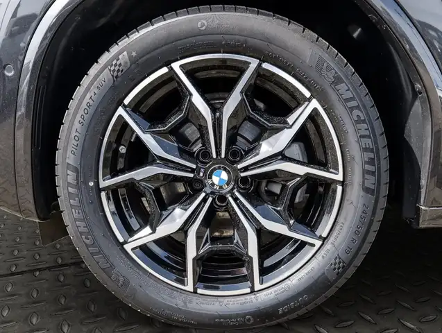 BMW X4 view 6