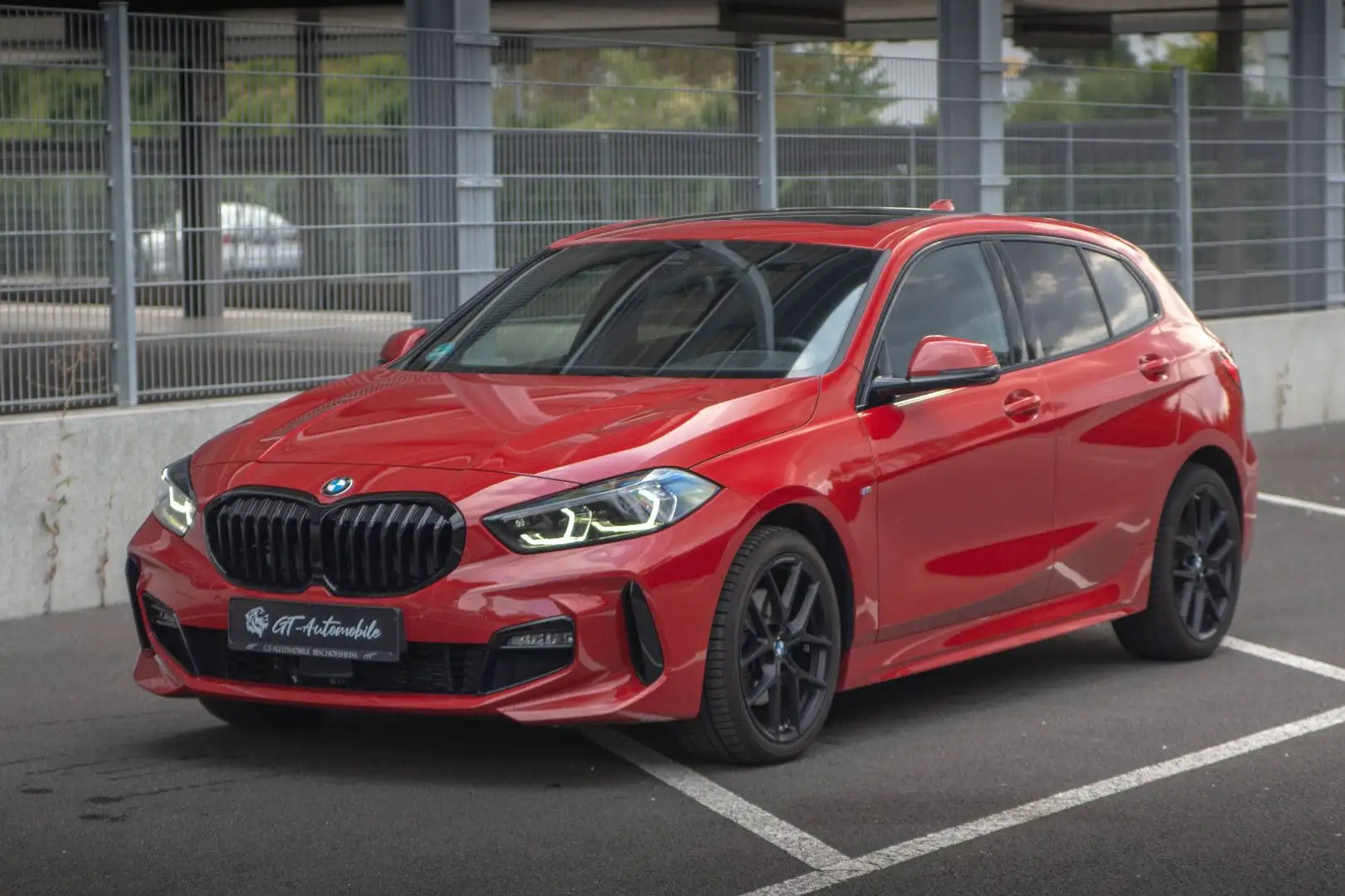 BMW 118 i Lim.*M Sport+M-Sitze*HUD*eSitze*PANO*KAM! Rot - 2