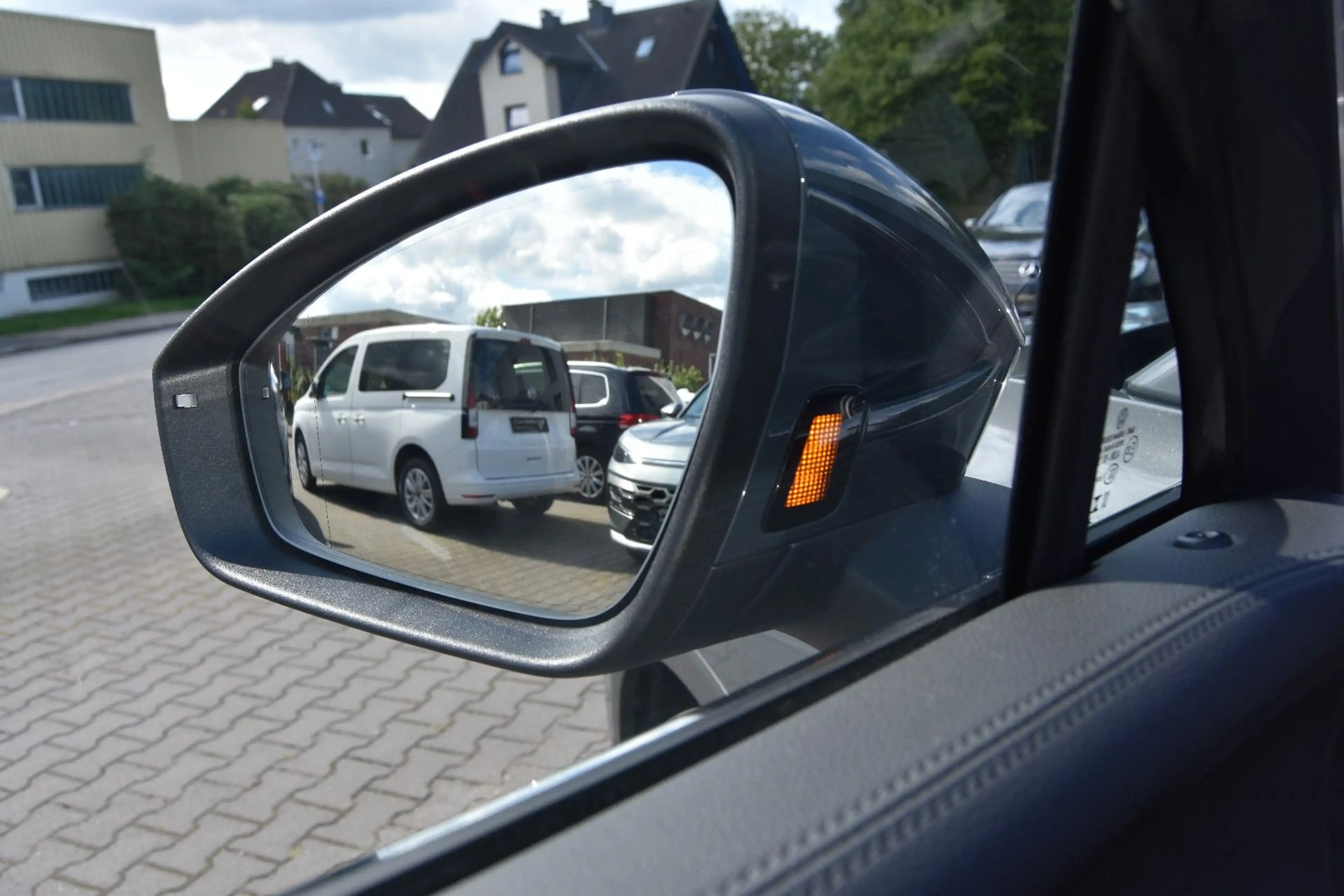 Volkswagen Tiguan 1.5 eTSI Elegance/AHK/360°Kamera/el.Heckk — photo 11