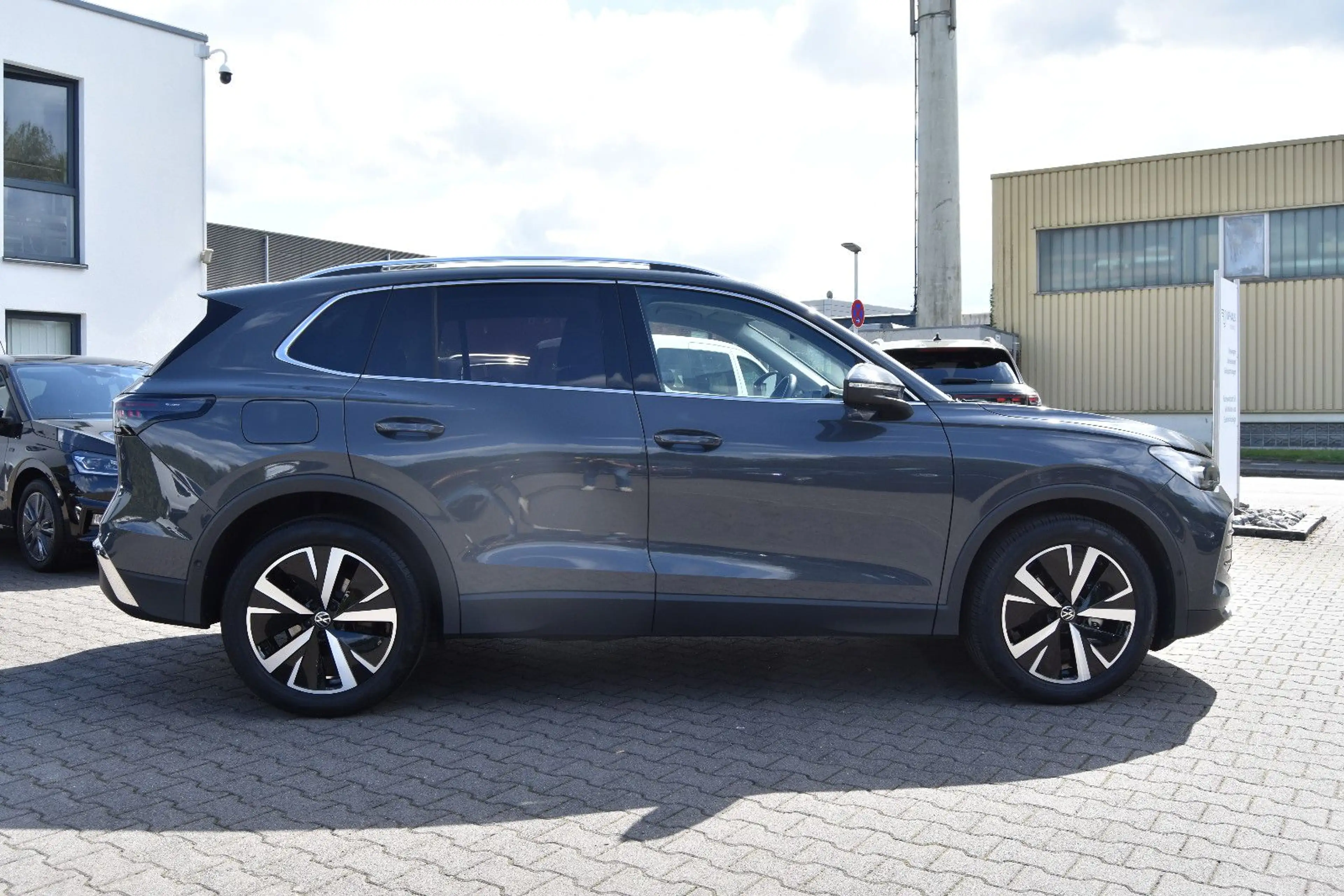 Volkswagen Tiguan 1.5 eTSI Elegance/AHK/360°Kamera/el.Heckk — photo 3