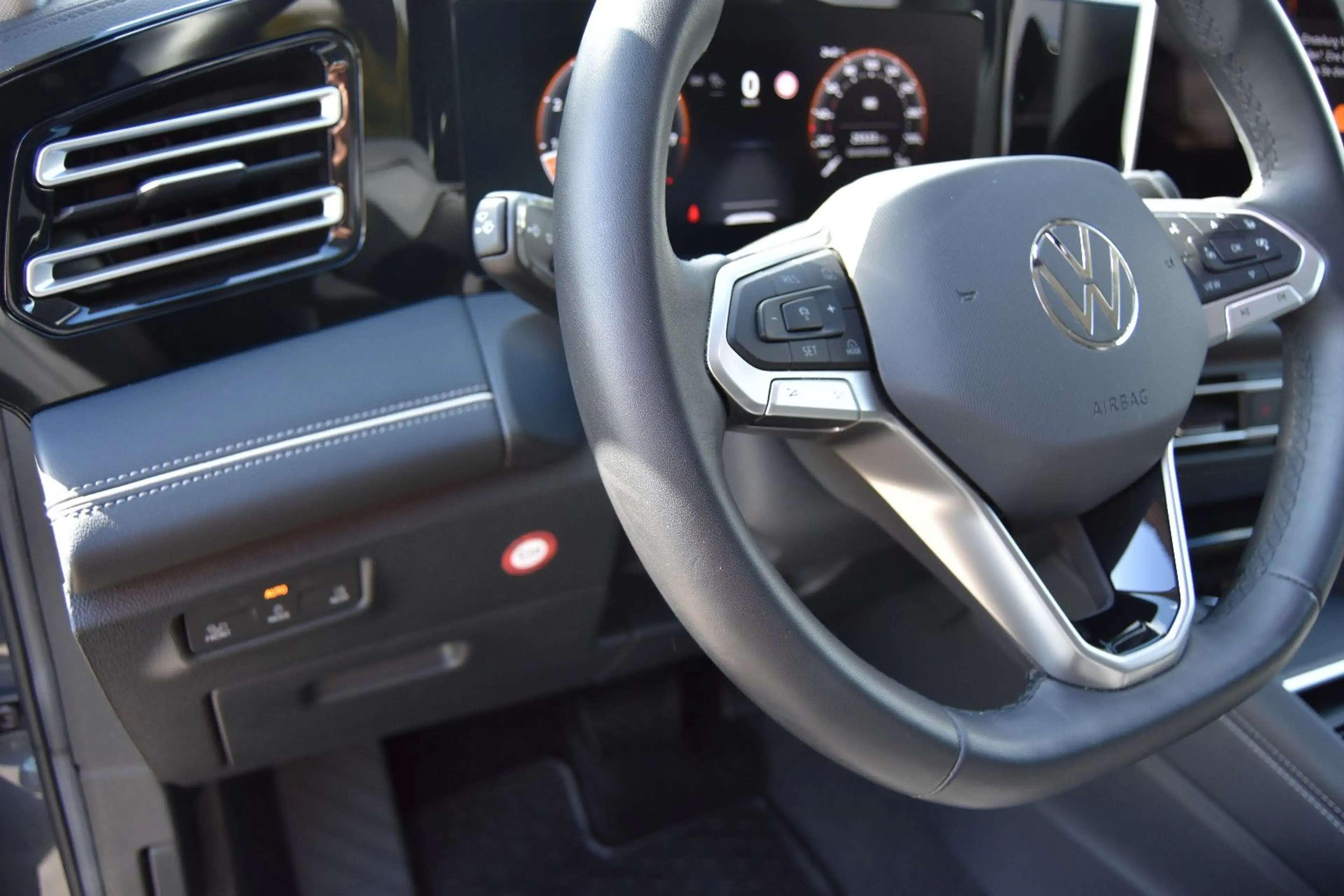 Volkswagen Tiguan 1.5 eTSI Elegance/AHK/360°Kamera/el.Heckk — photo 13