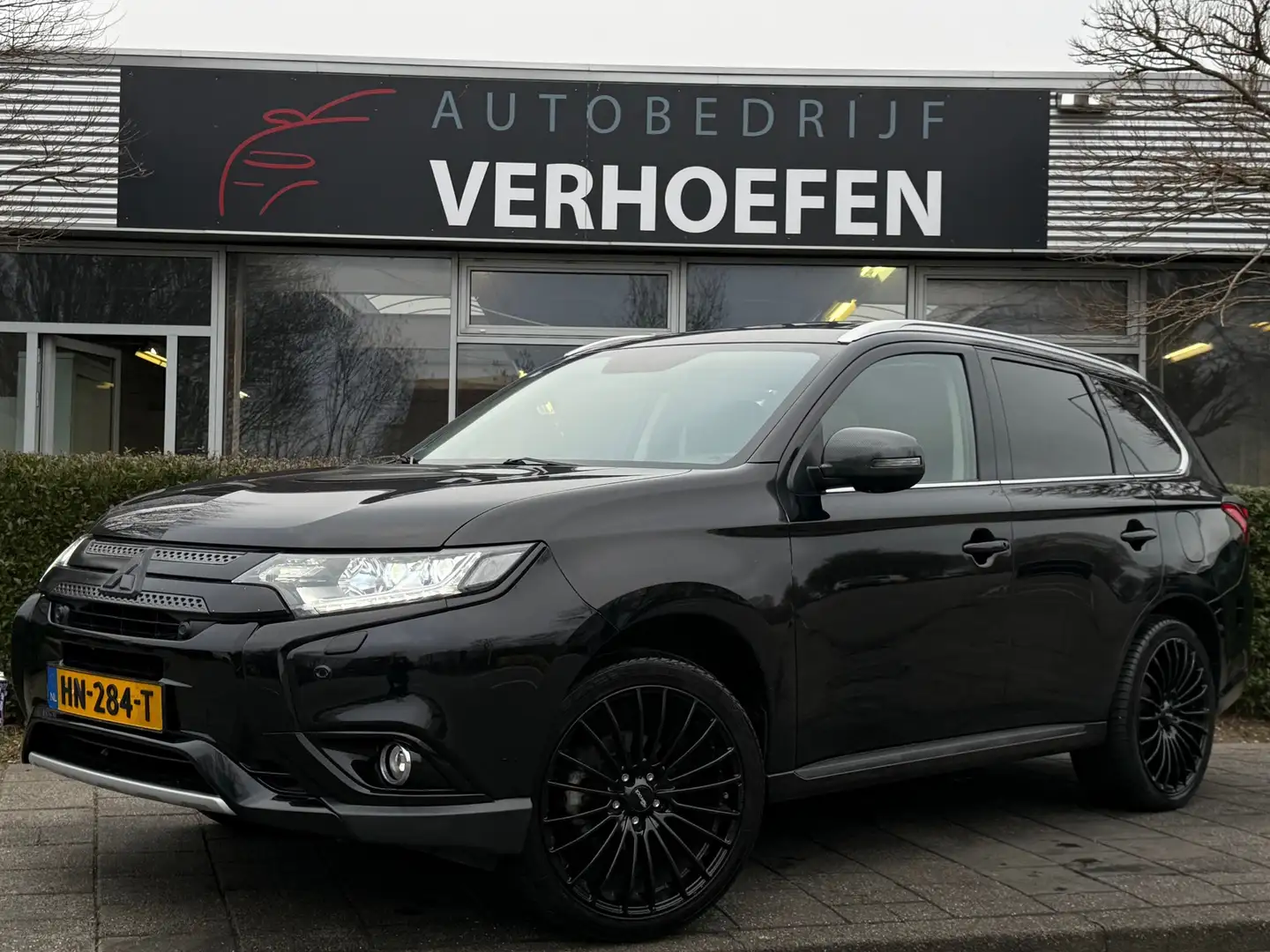 Mitsubishi Outlander 2.0 PHEV instyle+ - PANORAMADAK - PARKEER CAMERA - Schwarz - 1