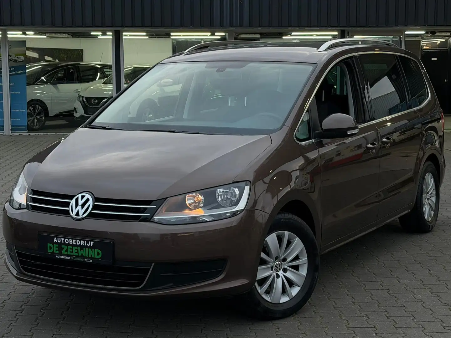 Volkswagen Sharan 1.4 TSI Comfortline 7p. Navi|Stoelverwarming Bruin - 2