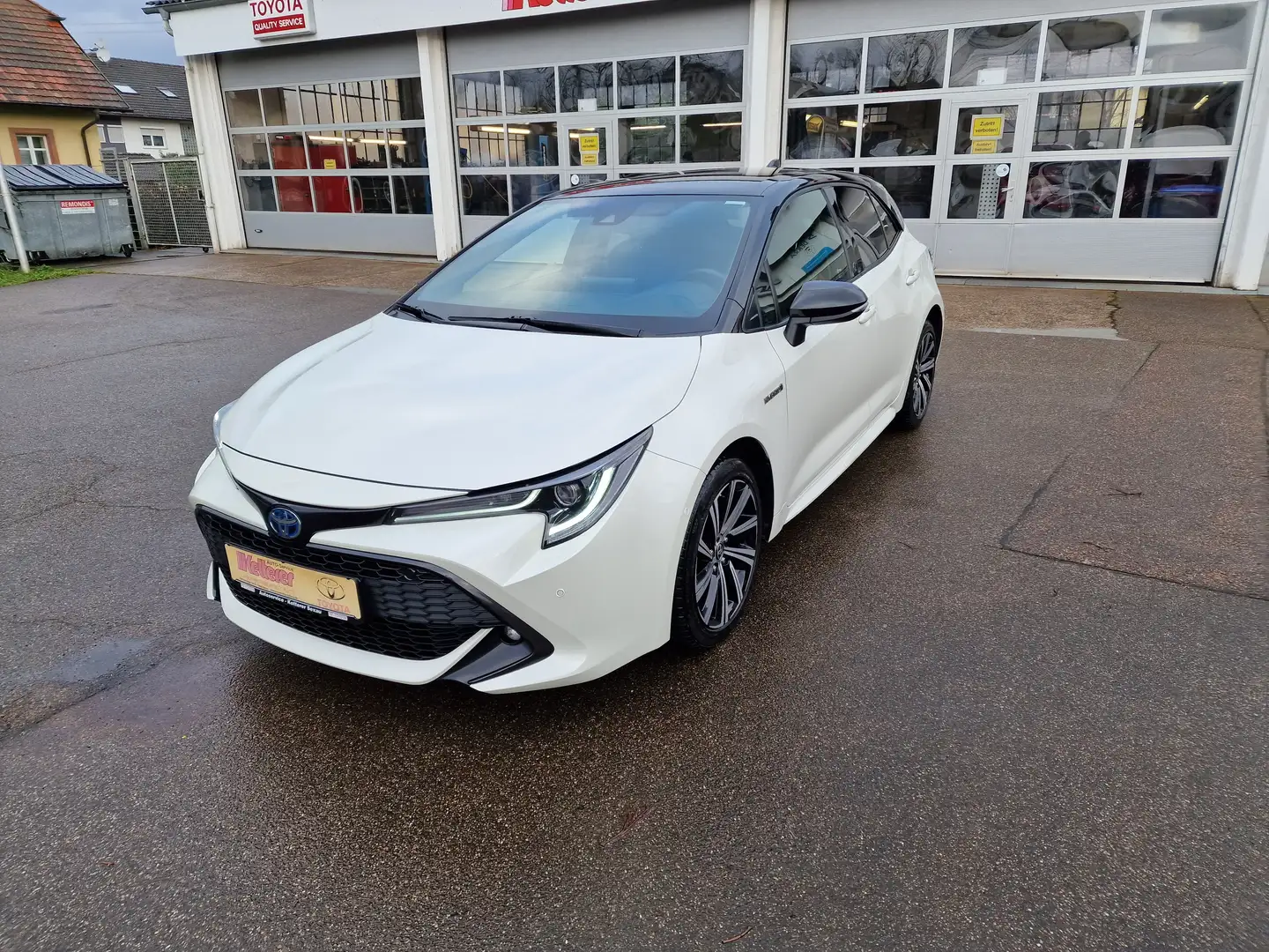 Toyota Corolla Hybrid Team D Blanc - 1