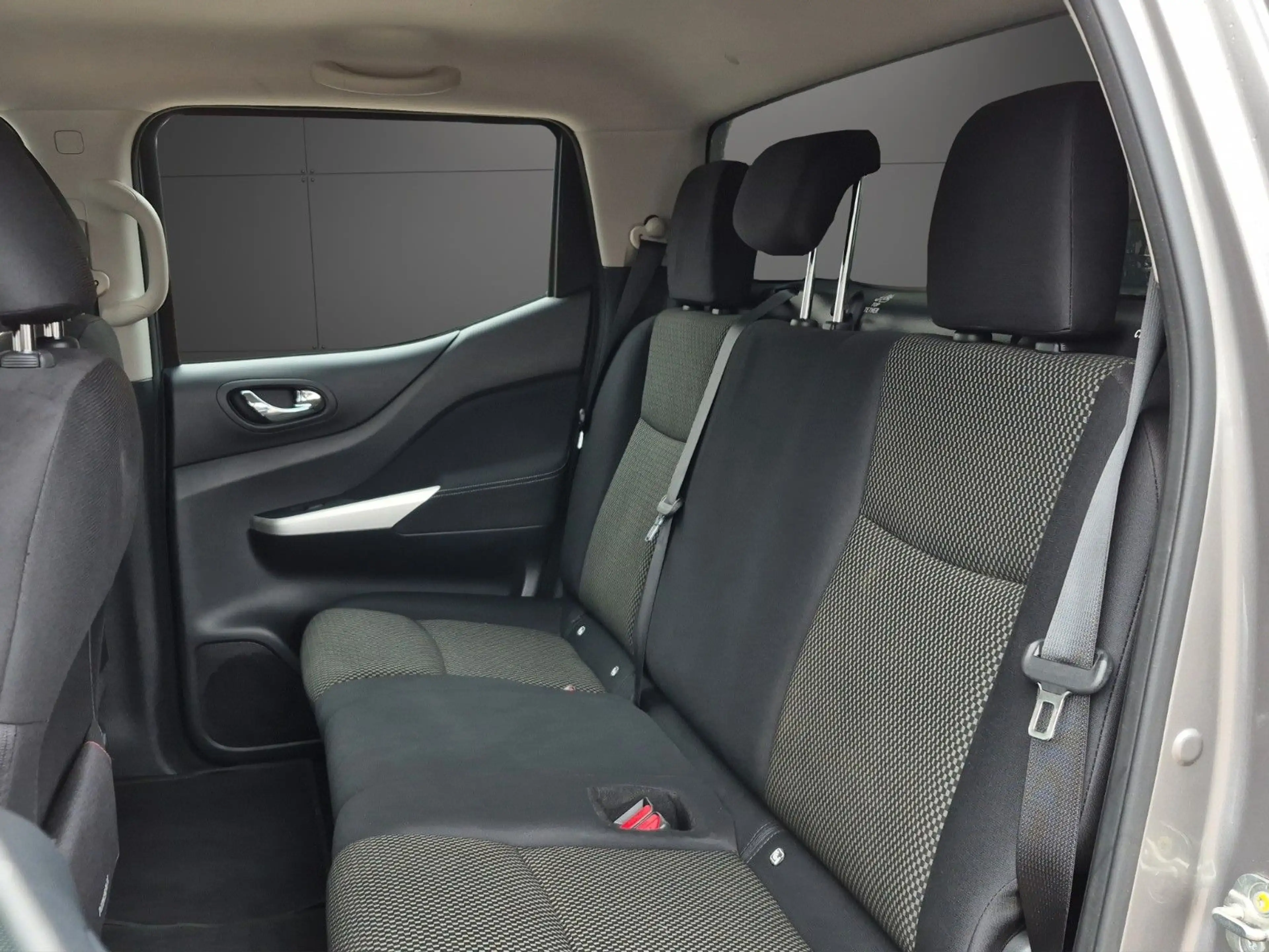 Nissan Navara Acenta Double Cab 4x4 — photo 11