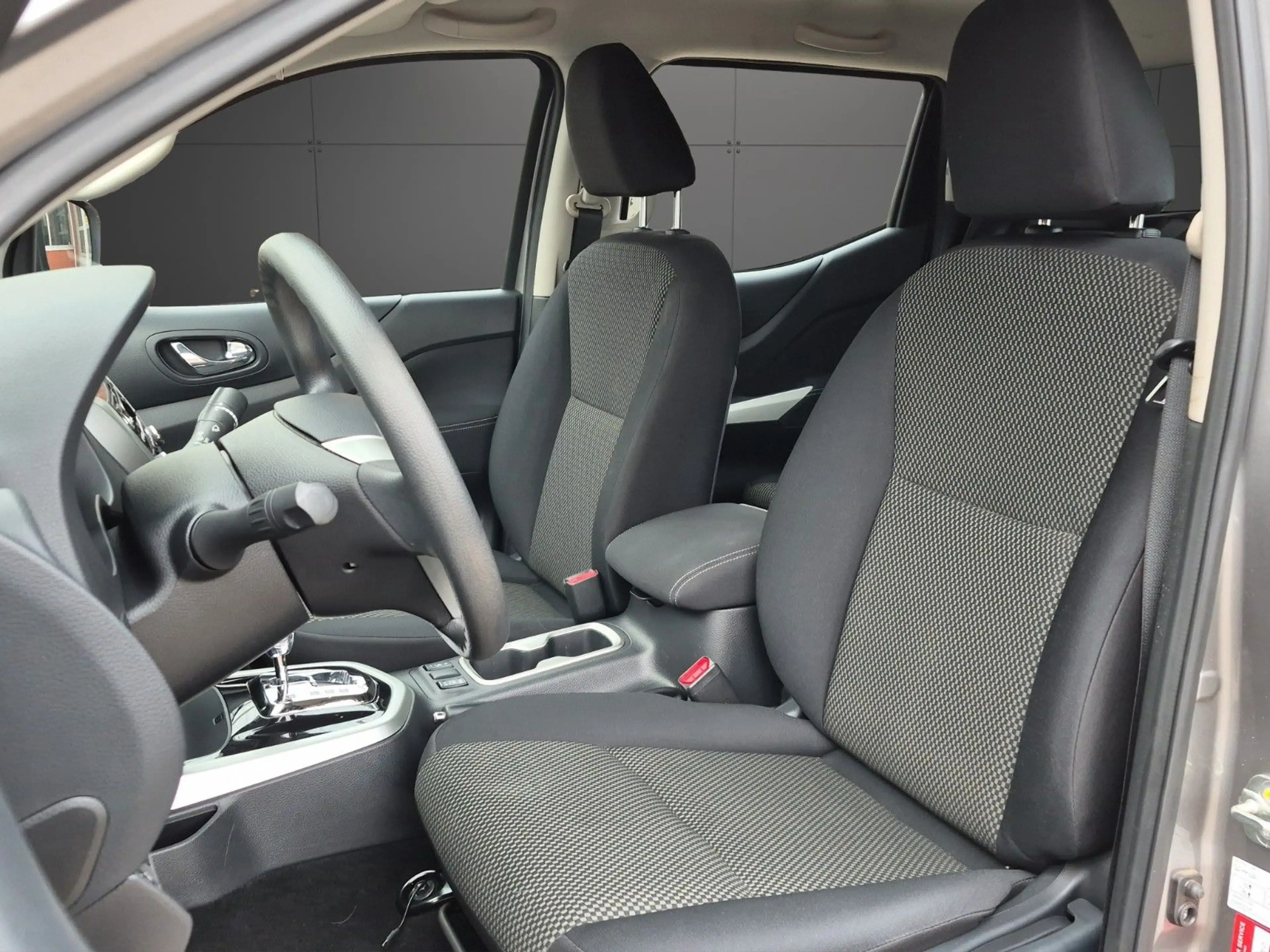 Nissan Navara Acenta Double Cab 4x4 — photo 10