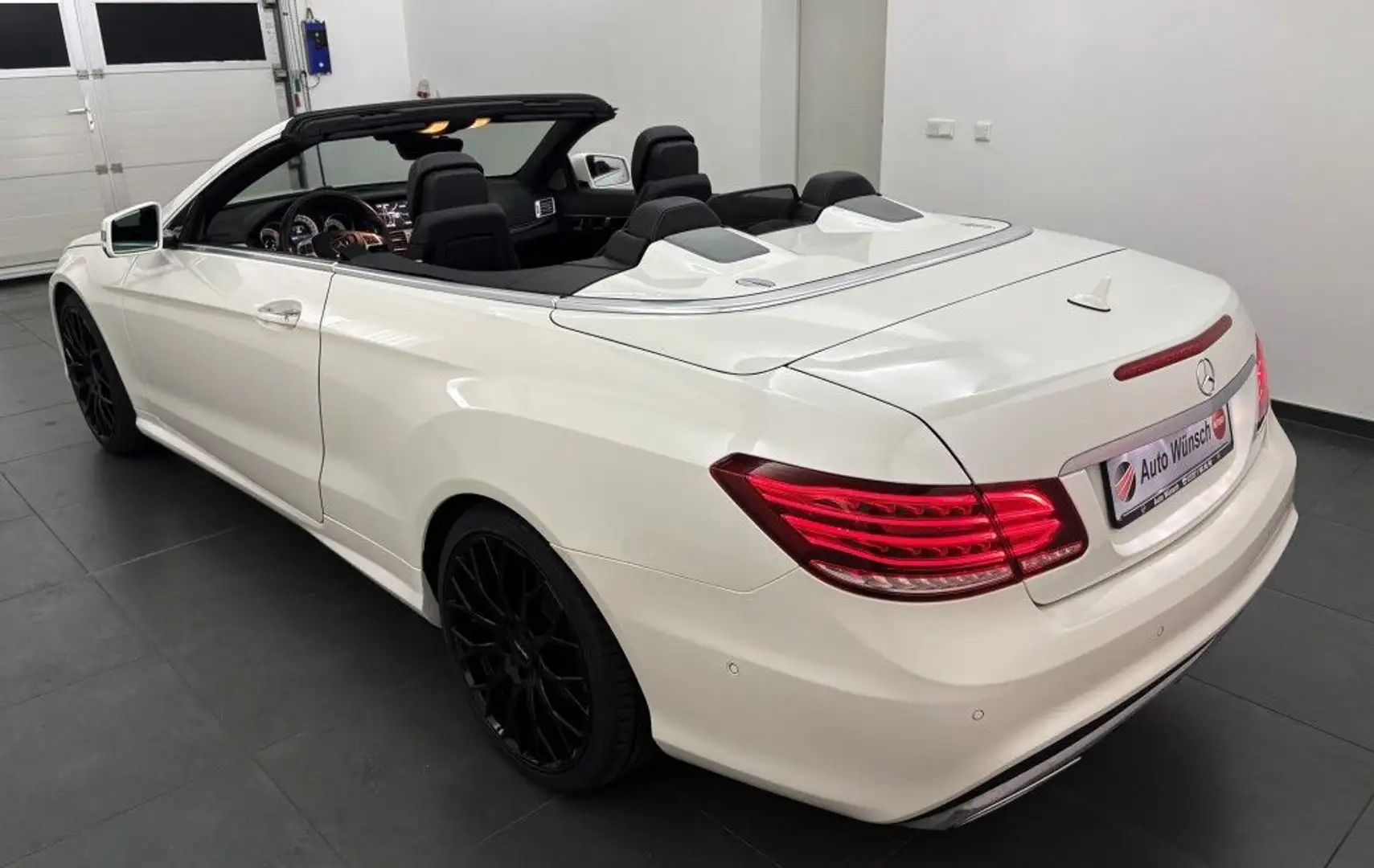 Mercedes-Benz E 400 Cabrio 7G-TR AMG#LED#Navi#DISTRO#Airscarf#Totw-ass White - 2