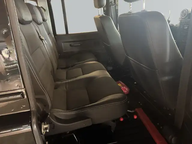 Land Rover Defender 130 view 10