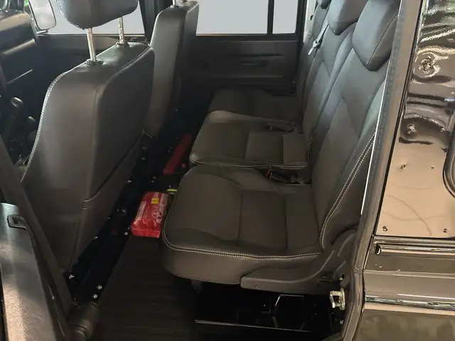 Land Rover Defender 130 view 9
