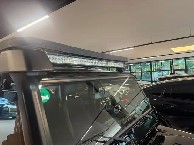 Land Rover Defender 130 view 11