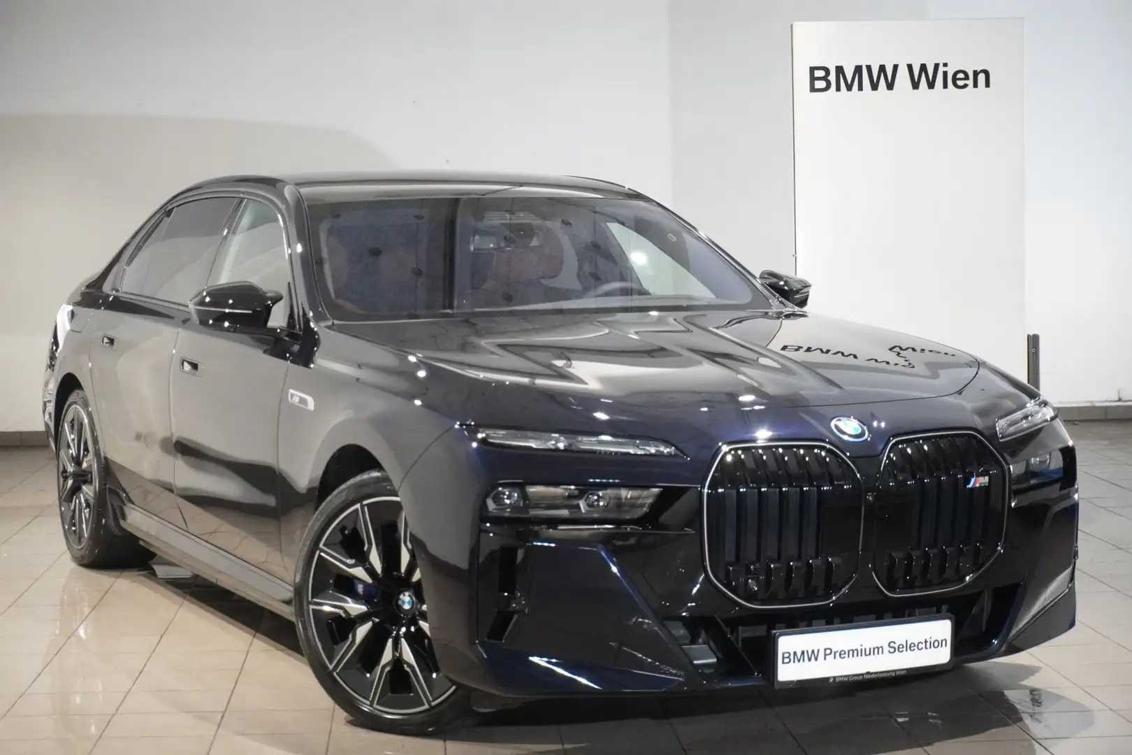 BMW 760 M760e xDrive Limousine Zwart - 1