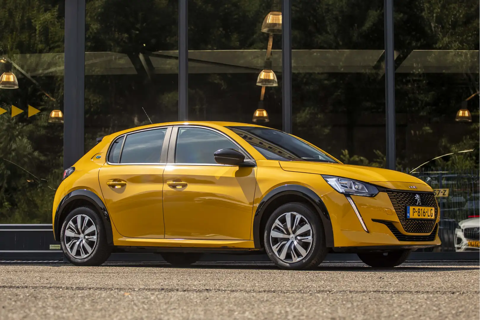 Peugeot e-208 EV Active 50 kWh Geel - 1