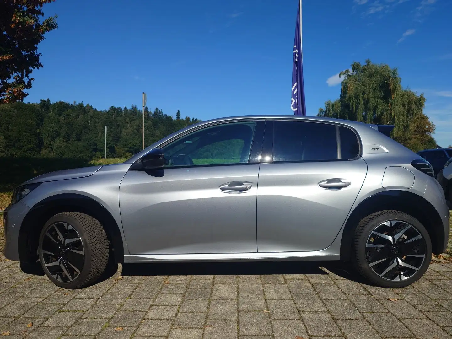 Peugeot 208 Hybrid 145 GT *360°Kamera*ACC*KeylessPlus* Grau - 2