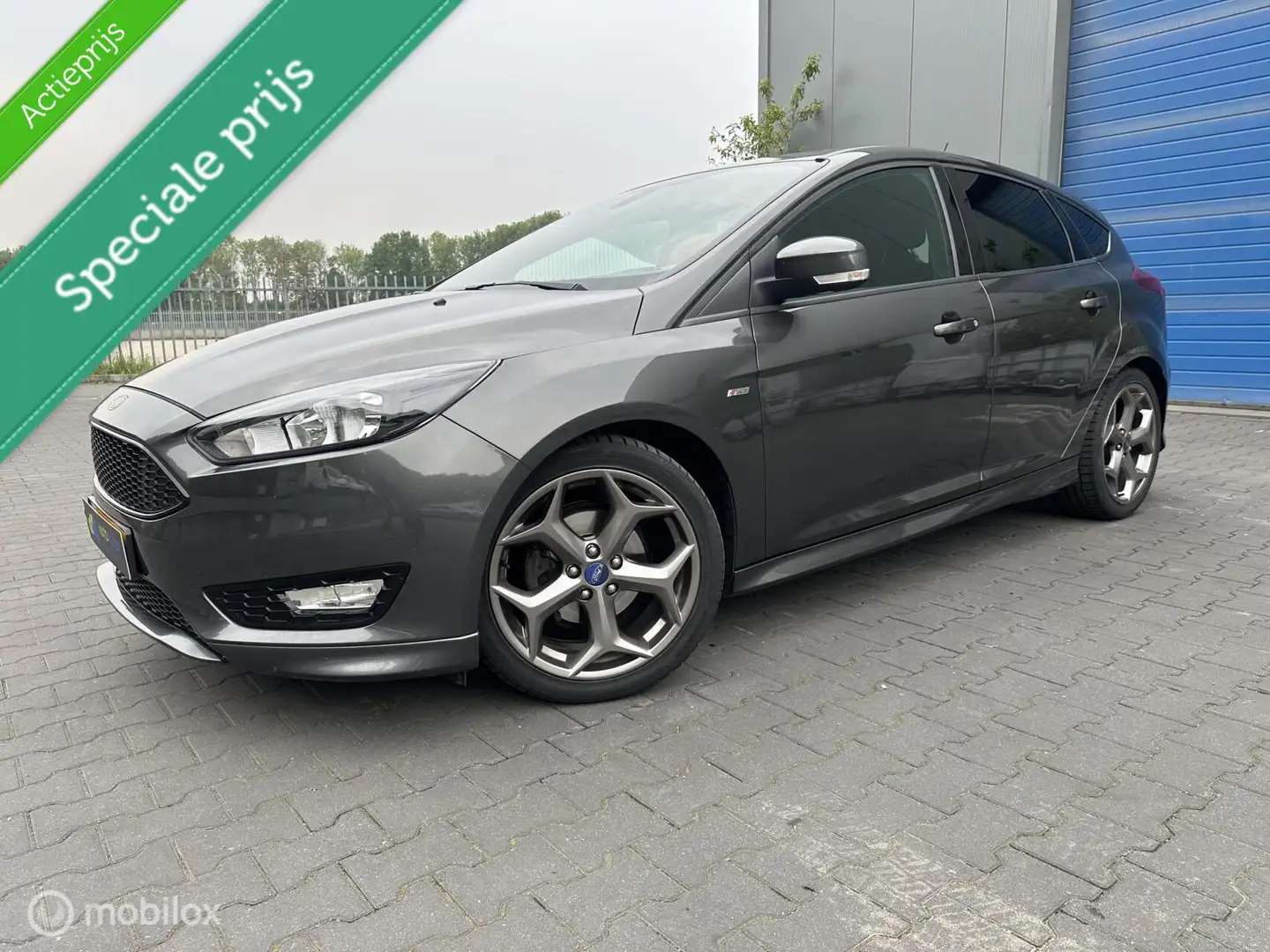 Ford Focus 1.0 / ST-Line / 2017 / zeer nette wagen / Grijs - 1