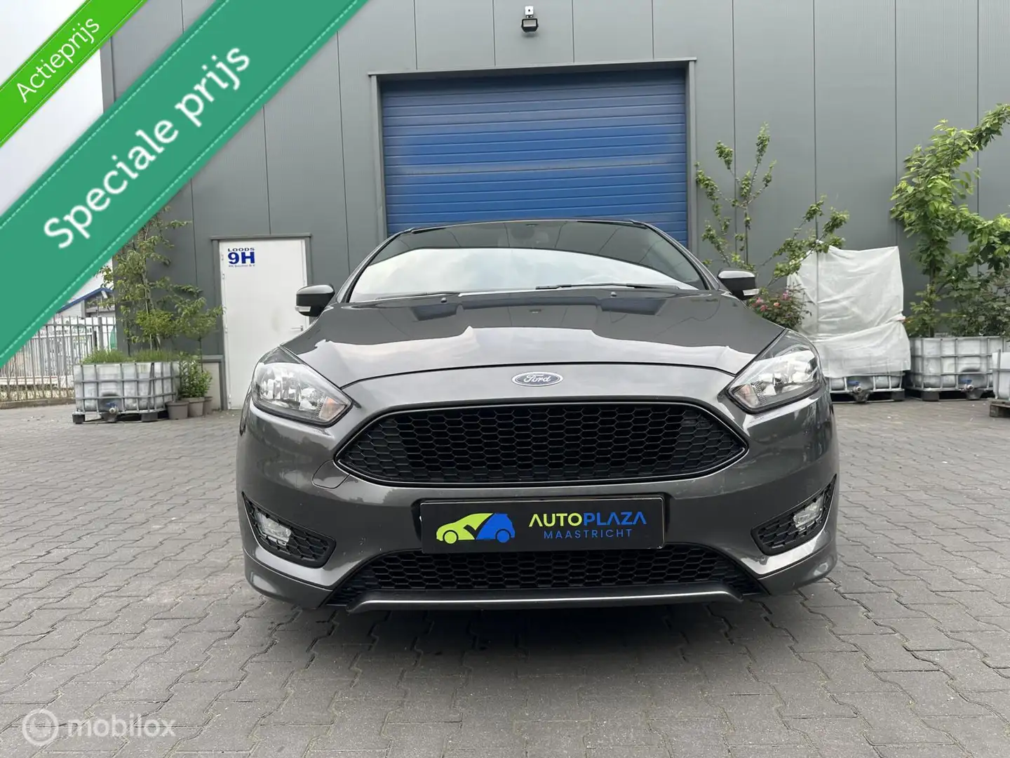 Ford Focus 1.0 / ST-Line / 2017 / zeer nette wagen / Grijs - 2