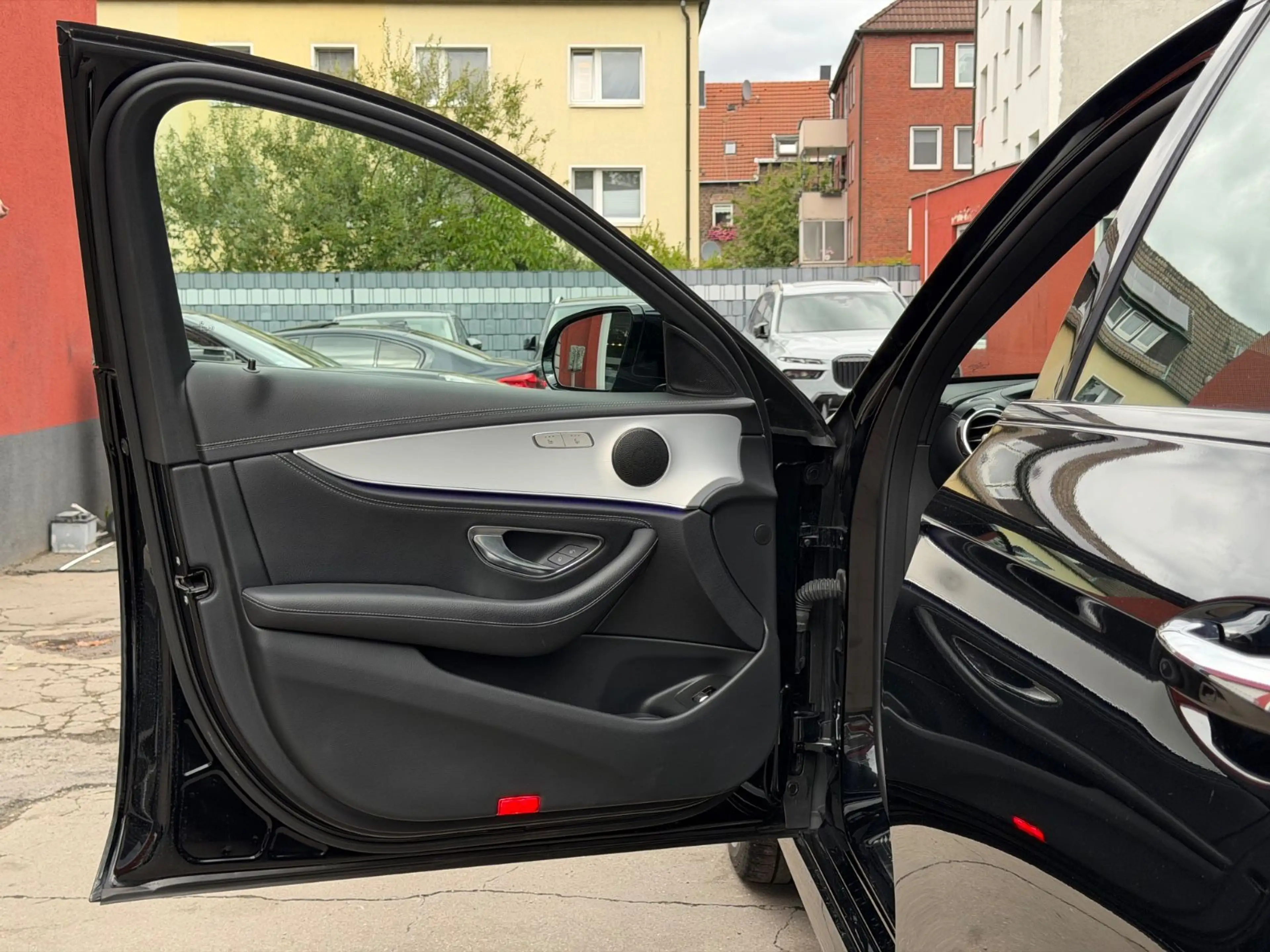Mercedes-Benz E 300 d 4Matic AMG-LINE/NIGHT/PANO/LEDER/KAM/SZB — photo 8