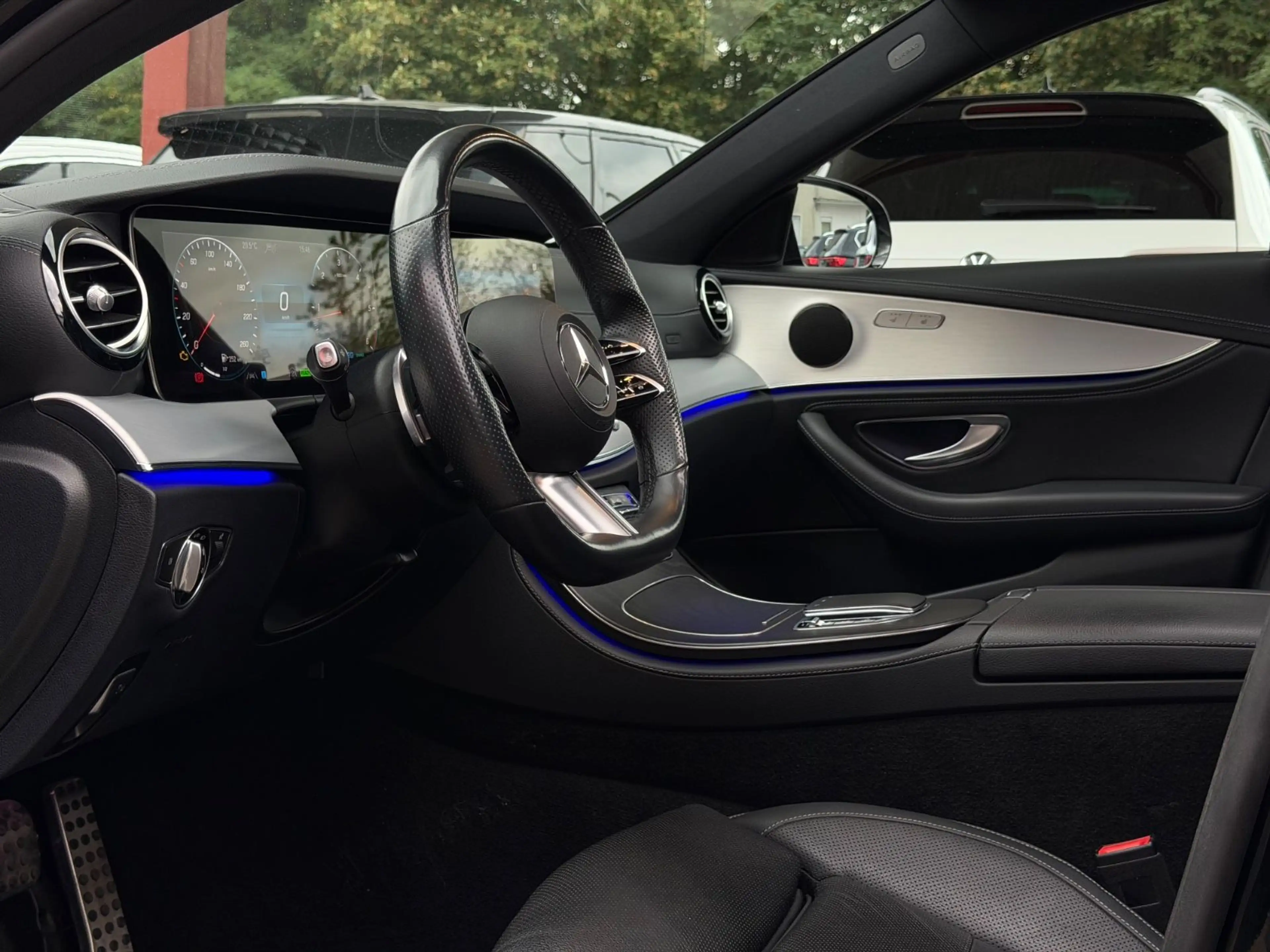 Mercedes-Benz E 300 d 4Matic AMG-LINE/NIGHT/PANO/LEDER/KAM/SZB — photo 10