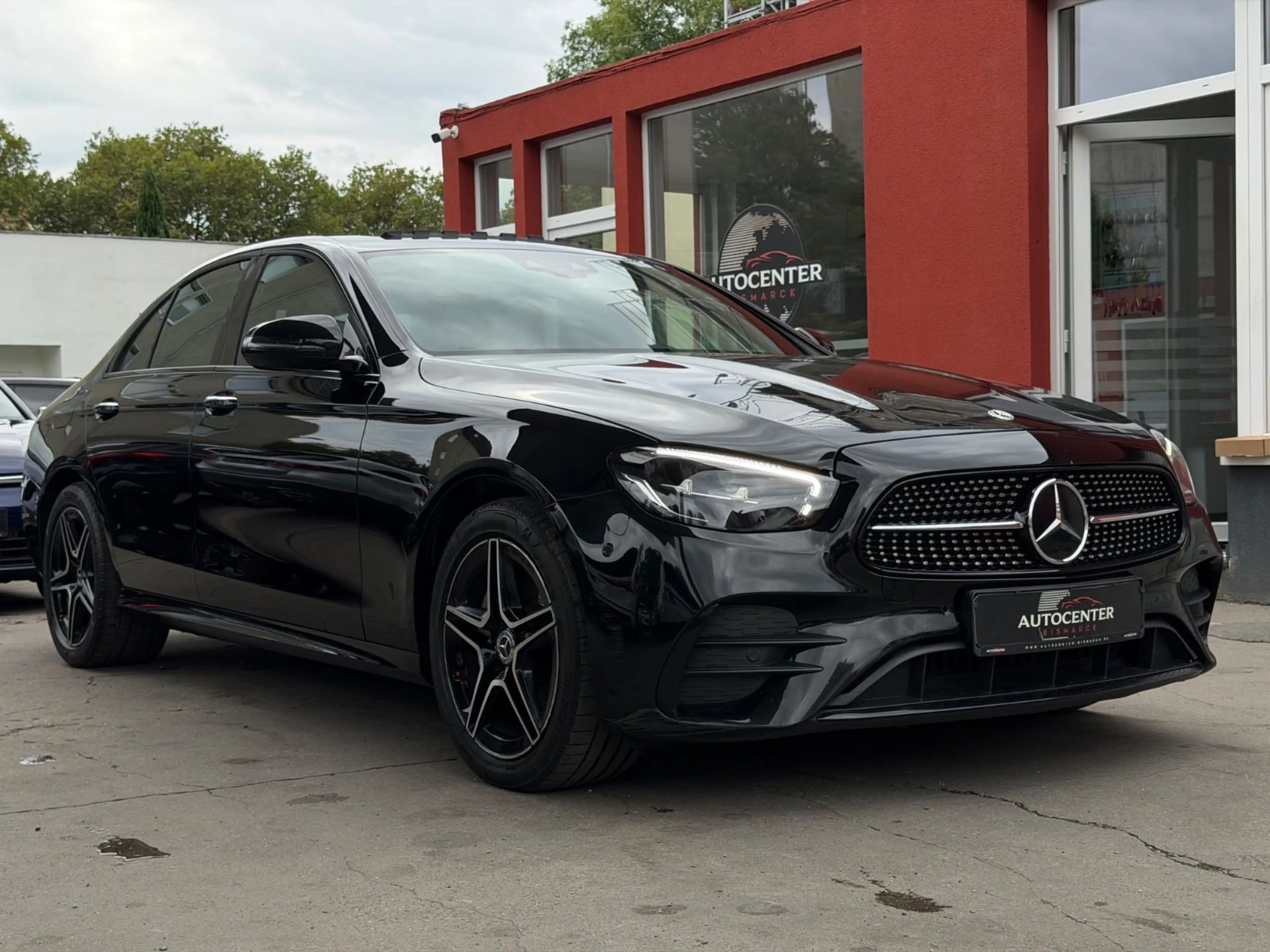 Mercedes-Benz E 300 d 4Matic AMG-LINE/NIGHT/PANO/LEDER/KAM/SZB — photo 2