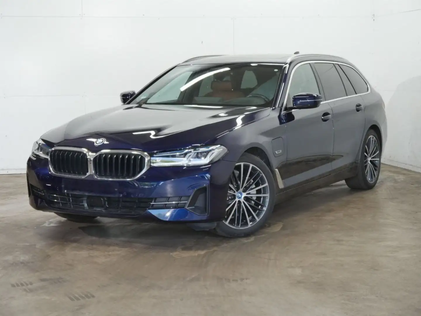BMW 530 e Touring AHK Pano ACC 360 Integral HUD Laser Blue - 2