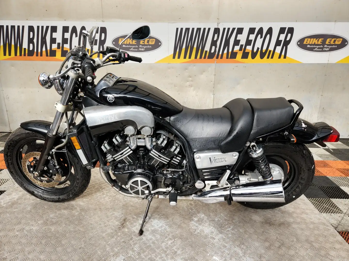 Yamaha Vmax Negro - 2
