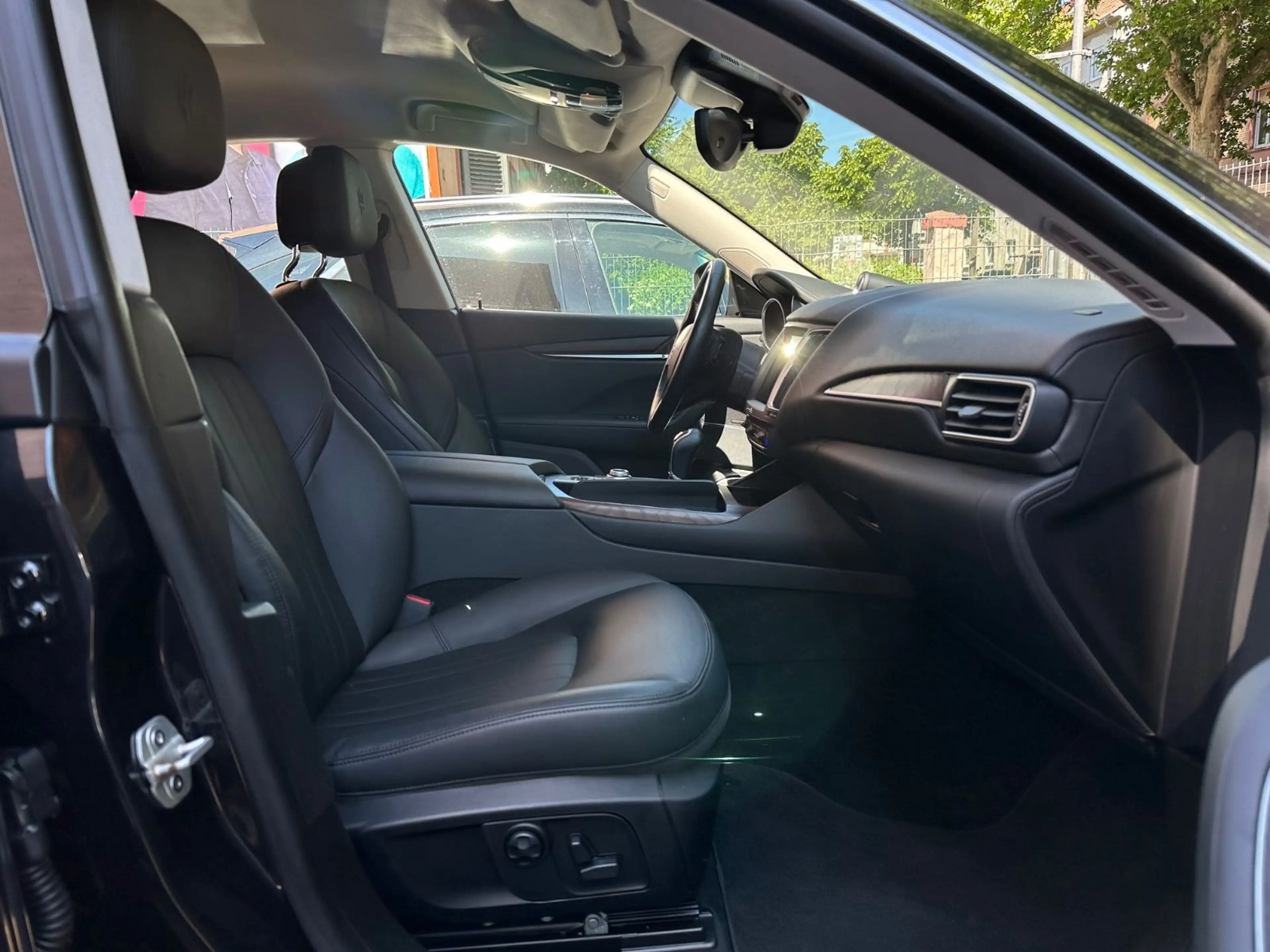 Maserati Levante Q4 Deutsch! 1.Hand Scheckheft! 360° Luft — photo 9