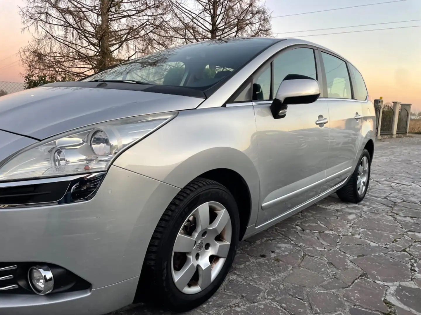 Peugeot 5008 1.6 HDi 112CV Business Argento - 1