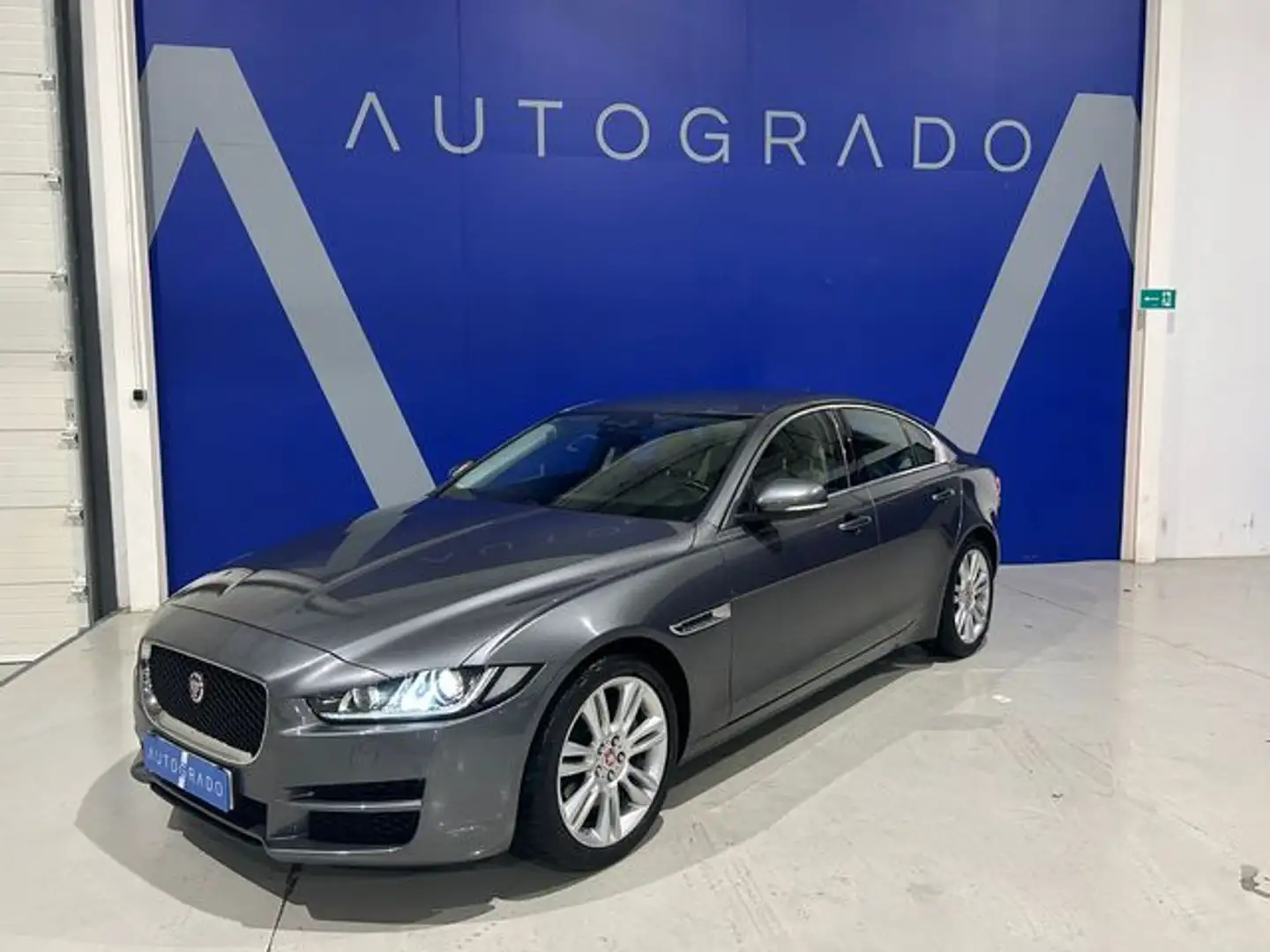 Jaguar XE 2.0 Diesel Prestige Aut. 180 Gris - 1