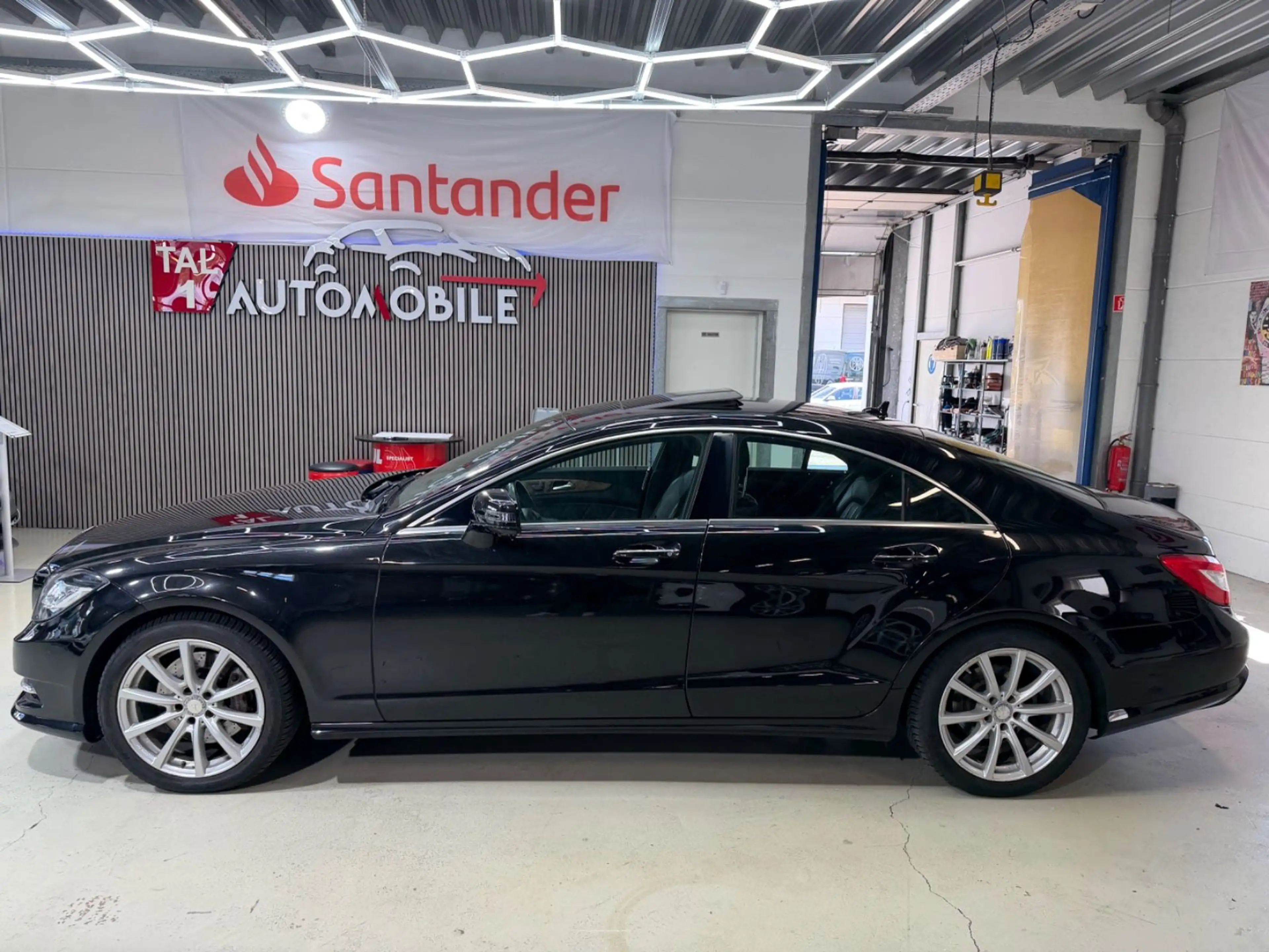 Mercedes-Benz CLS 350 AMG Schiebedach PDC Kamera Xenon Abstand — photo 9