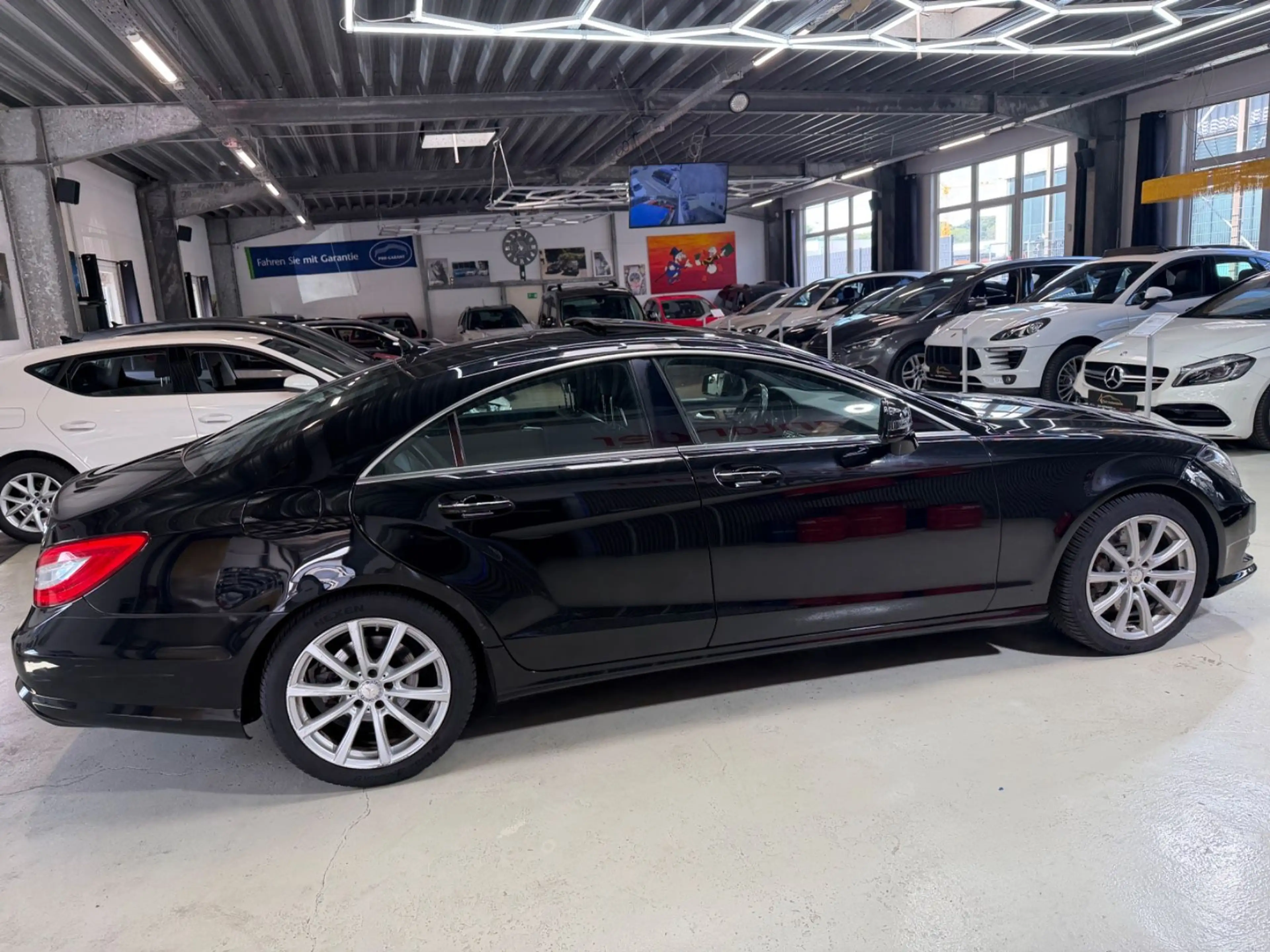 Mercedes-Benz CLS 350 AMG Schiebedach PDC Kamera Xenon Abstand — photo 5