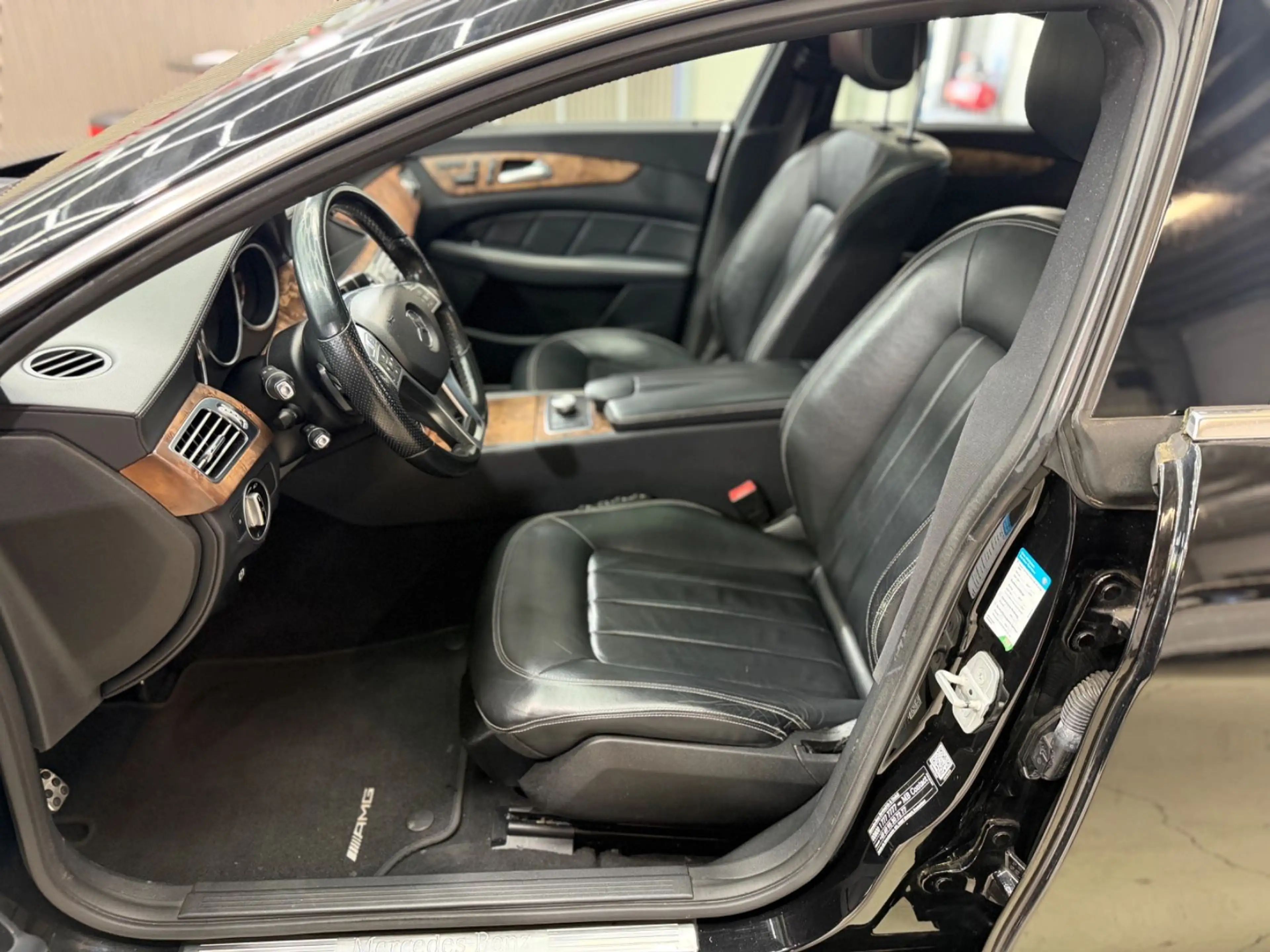 Mercedes-Benz CLS 350 AMG Schiebedach PDC Kamera Xenon Abstand — photo 11