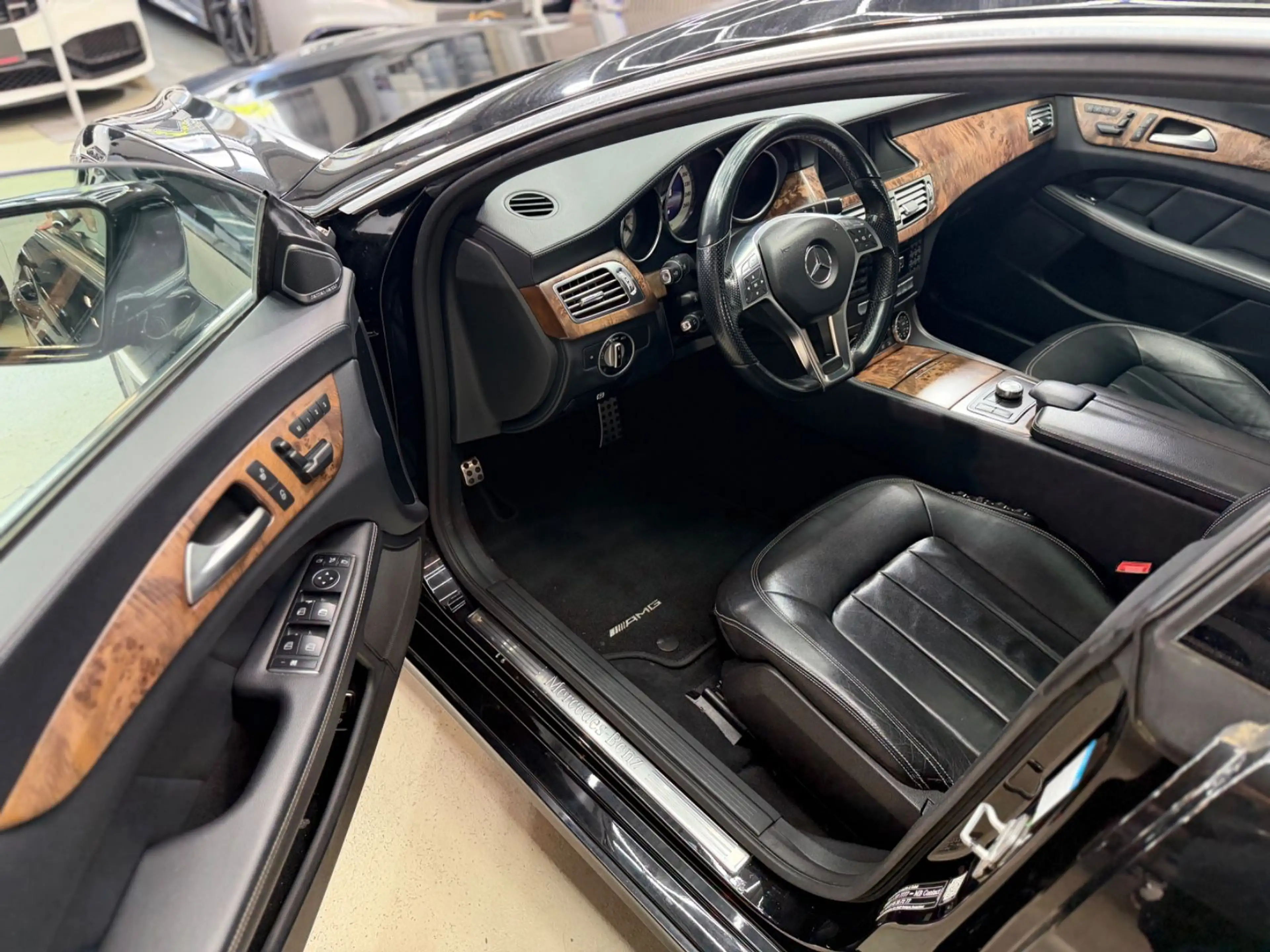 Mercedes-Benz CLS 350 AMG Schiebedach PDC Kamera Xenon Abstand — photo 10