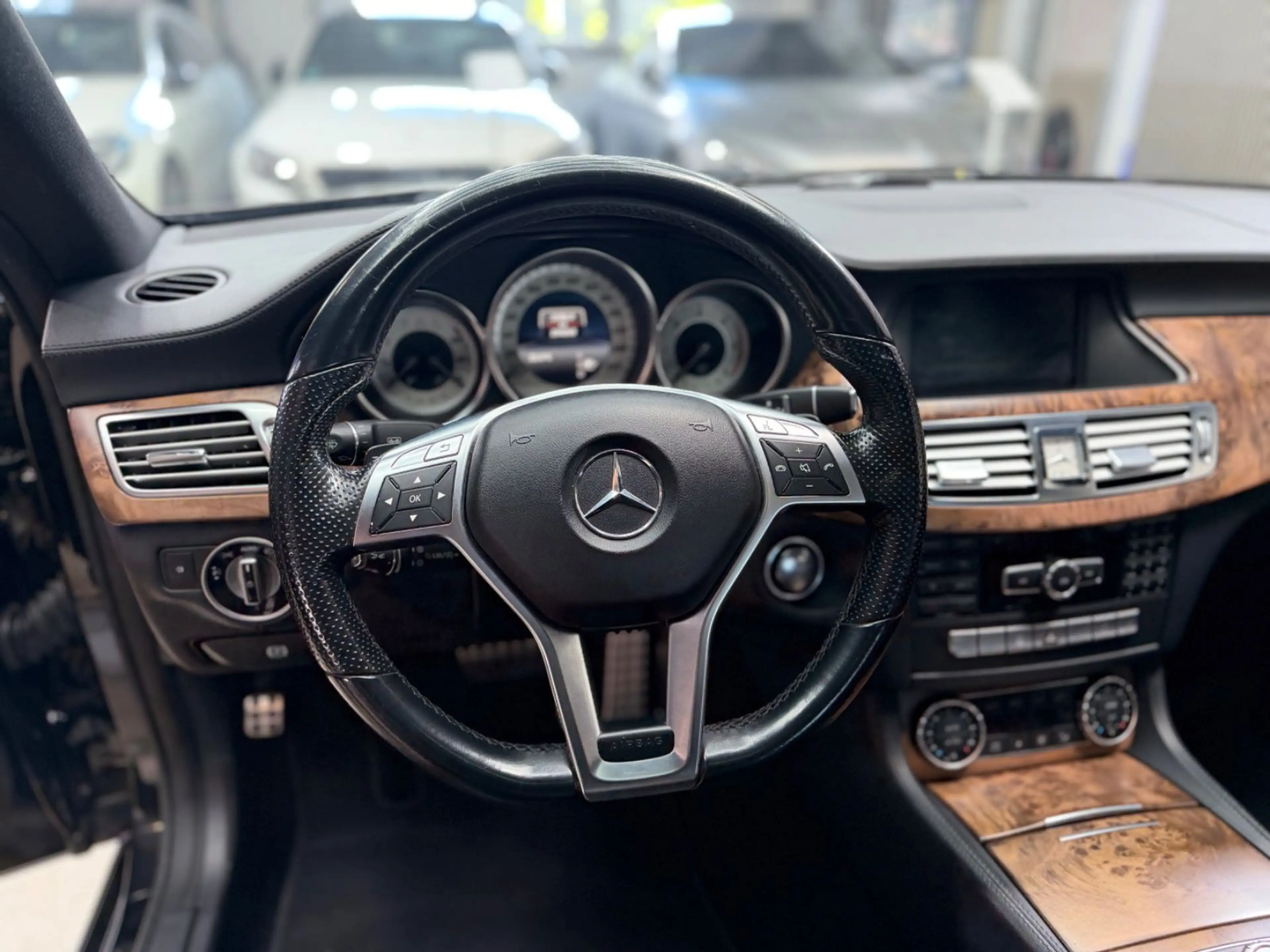 Mercedes-Benz CLS 350 AMG Schiebedach PDC Kamera Xenon Abstand — photo 12