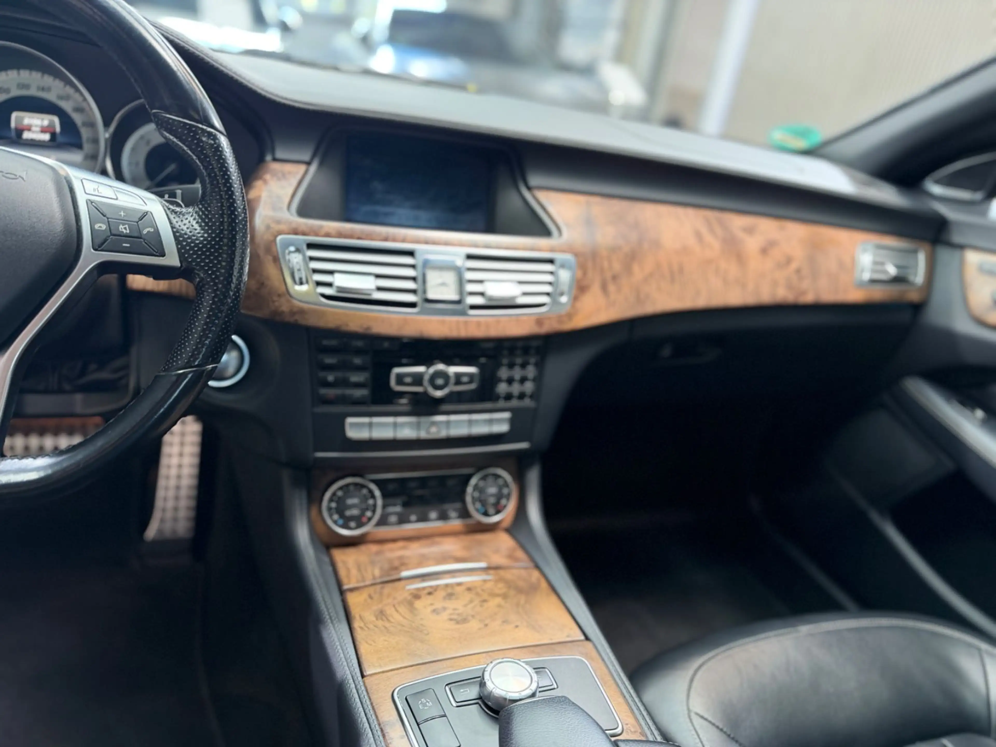 Mercedes-Benz CLS 350 AMG Schiebedach PDC Kamera Xenon Abstand — photo 13