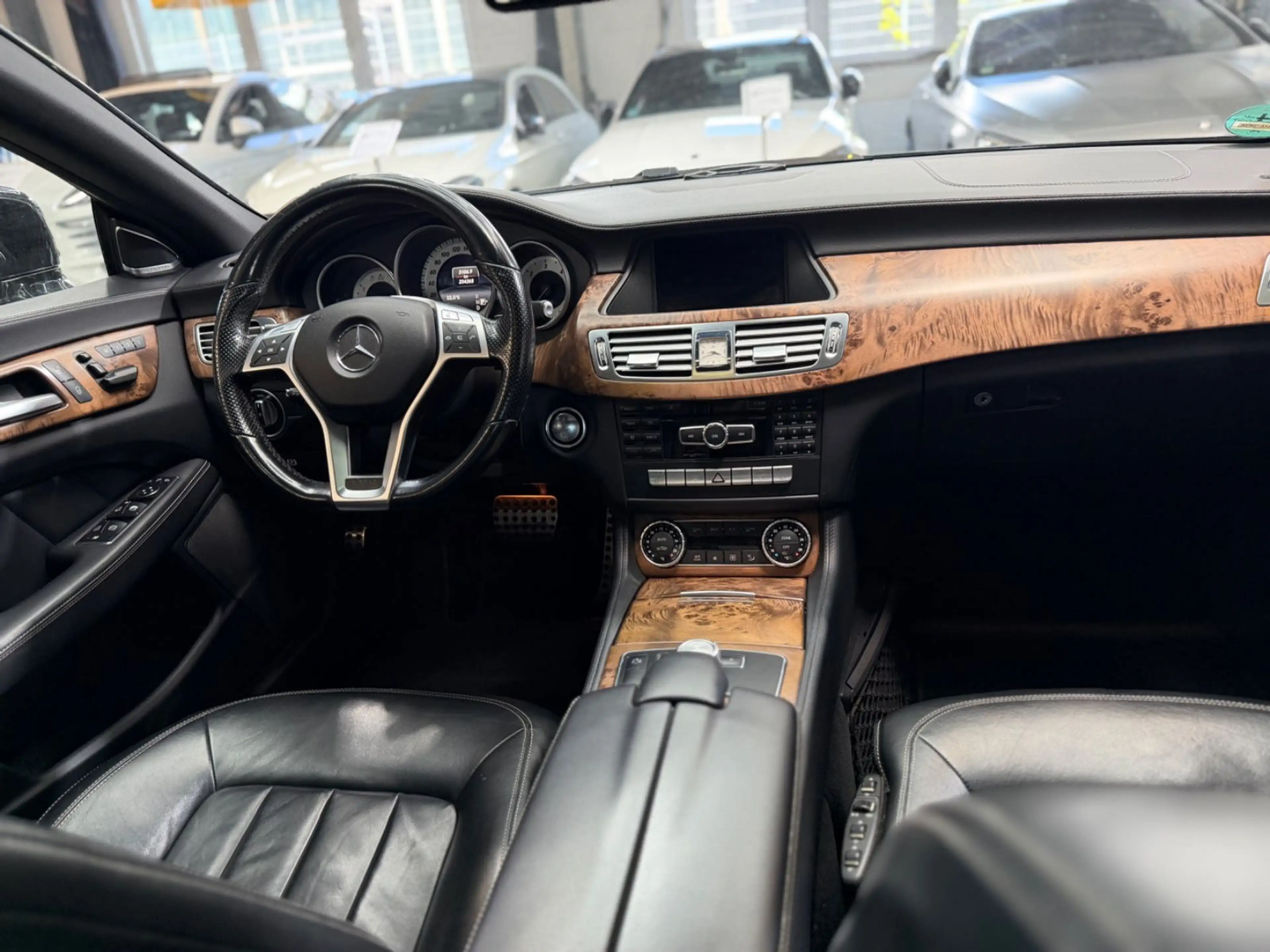 Mercedes-Benz CLS 350 AMG Schiebedach PDC Kamera Xenon Abstand — photo 14