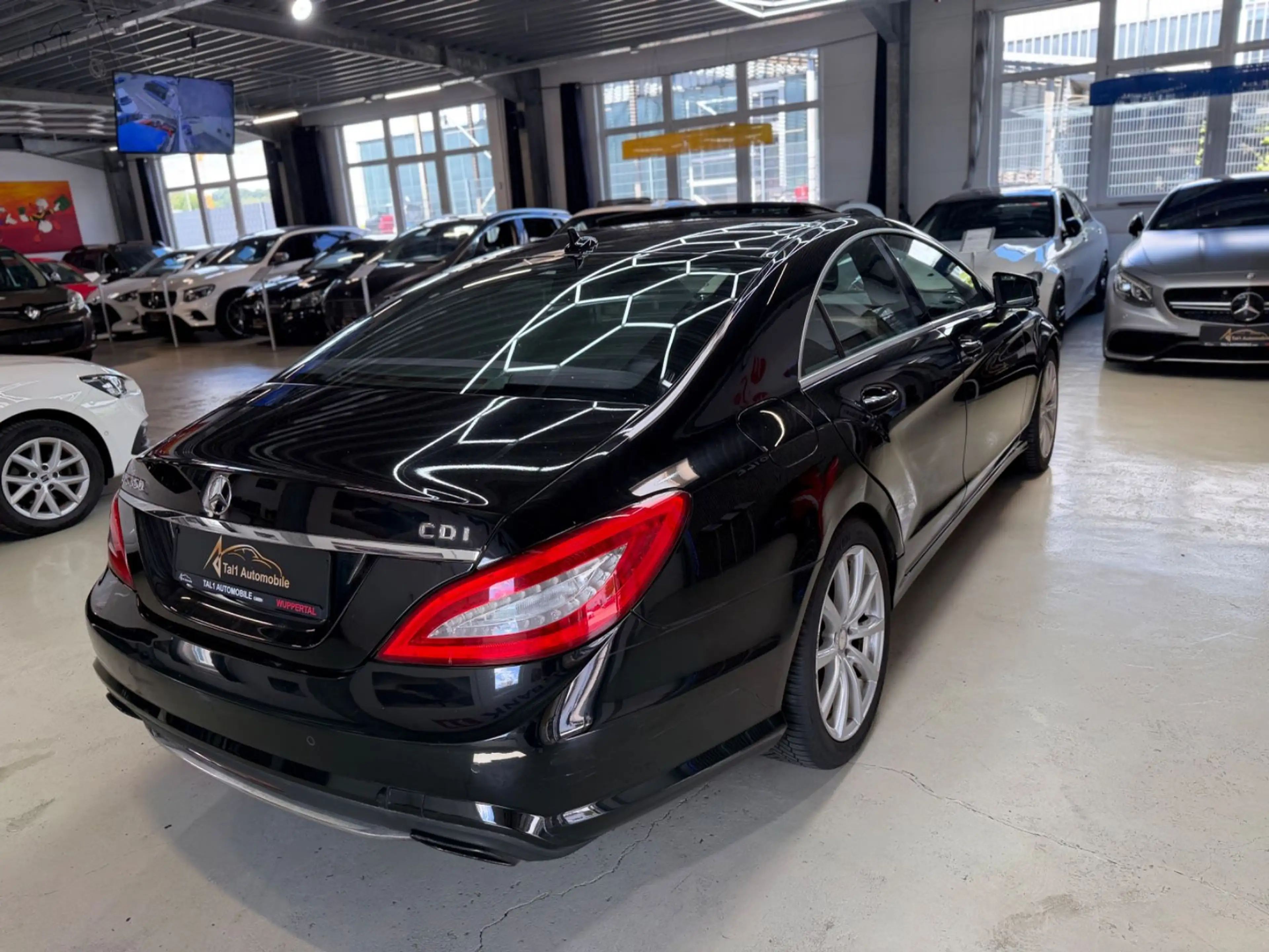 Mercedes-Benz CLS 350 AMG Schiebedach PDC Kamera Xenon Abstand — photo 6