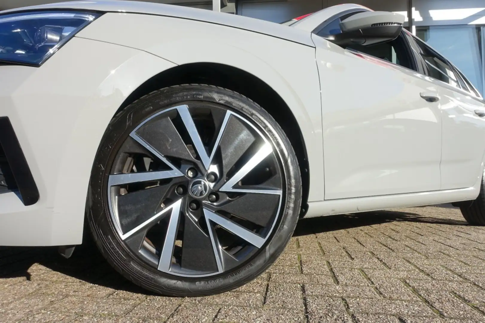 Skoda Scala 1.5 TSI SPORT BUSINESS 1e Eigenaar (All-in prijs) Grijs - 2