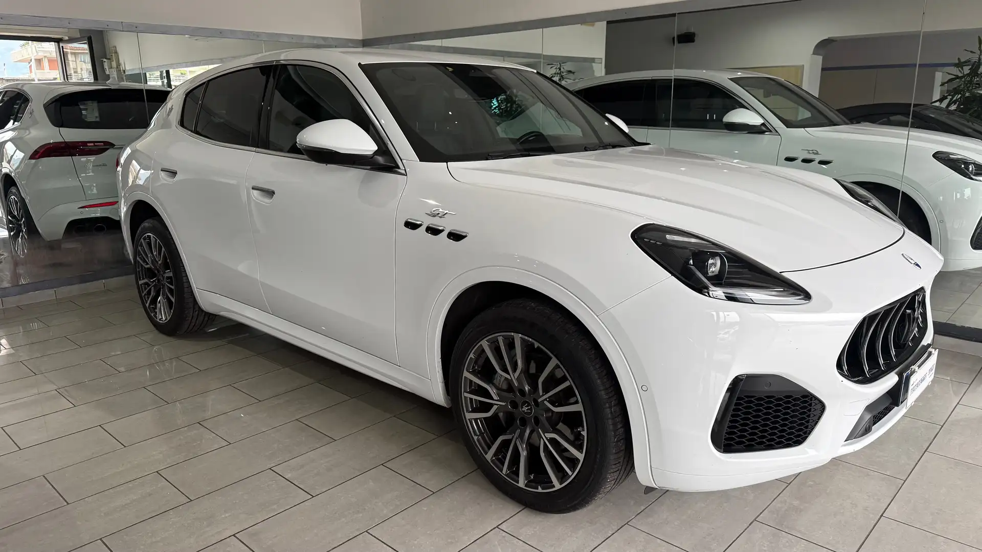 Maserati Grecale 2.0 mhev GT 300cv UFF ITALIA Wit - 2