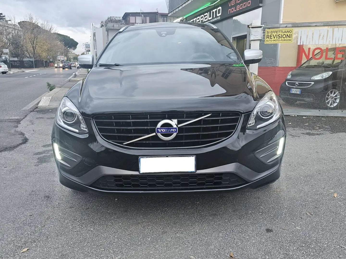 Volvo XC60 XC60 I 2014 2.0 d4 R-design 190cv geartronic my17 Nero - 2