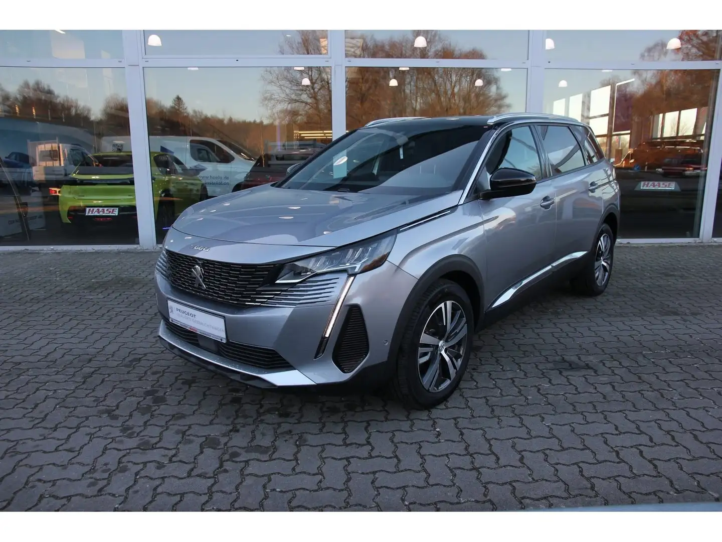 Peugeot 5008 Allure Pack PT 130 Autom. 7-Sitze GJR Kamer Grau - 1