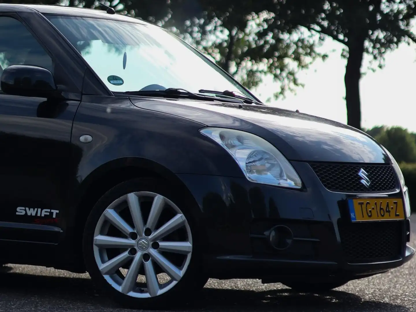 Suzuki Swift Swift 1.6 Sport Zwart - 1