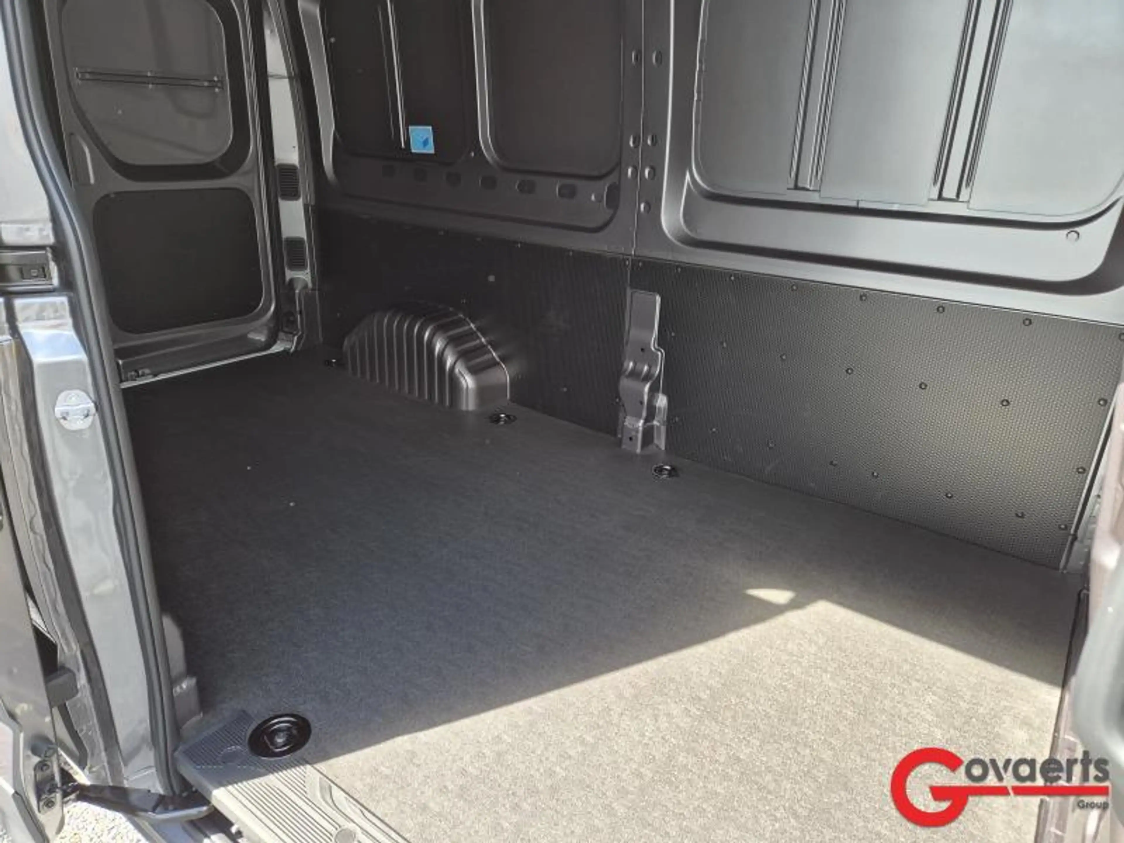 Maxus Deliver 9 2.0 HDi L3H2 Luxury 147PK Man 6 Model 2026 — photo 12